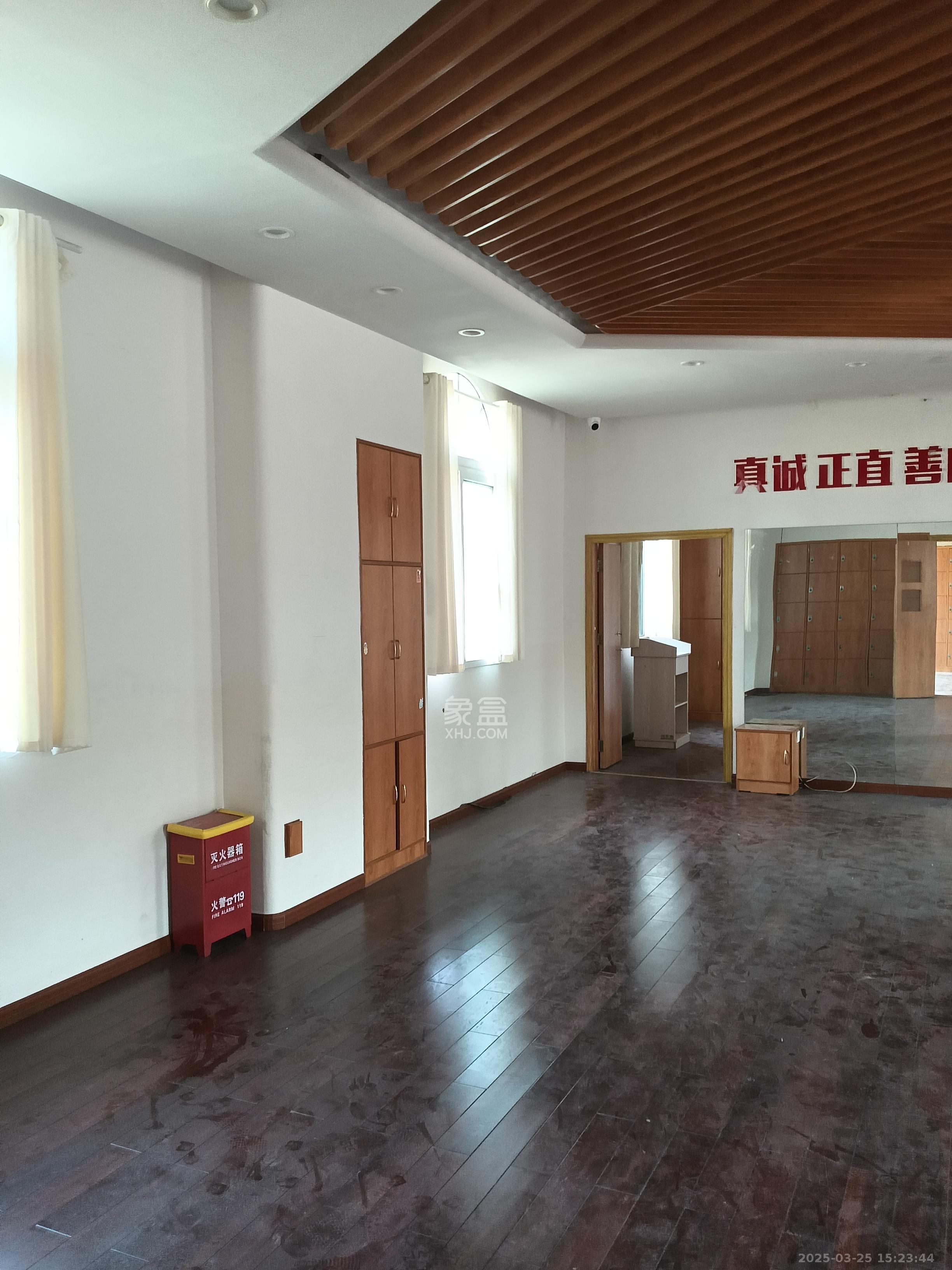 郡原居里   180.0㎡      4000.0元/月室内图