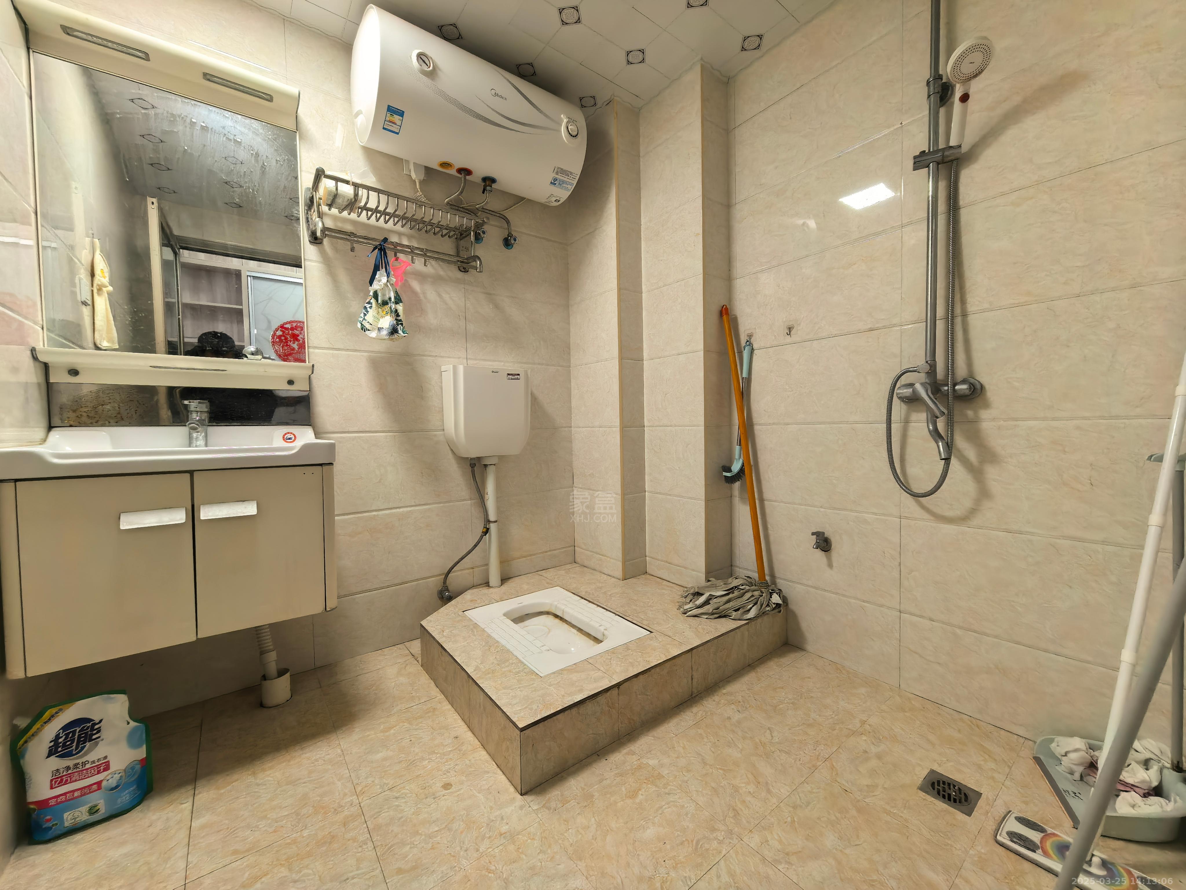 龙腾国际 1室1厅1卫 1300.0元/月 龙腾国际 1室1厅1卫 1300.0元/月室内图