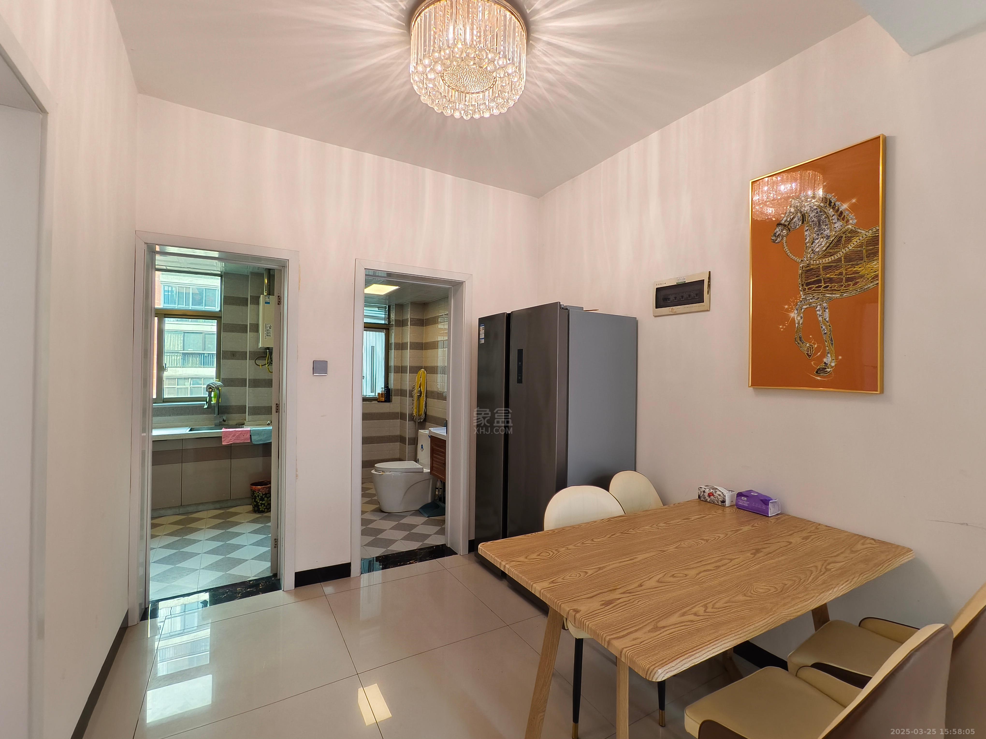 庐山恋 3室2厅1卫 2200.0元/月 庐山恋 3室2厅1卫 2200.0元/月室内图