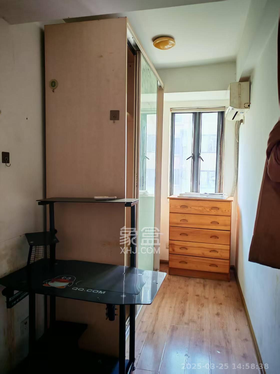 西城龙庭  2室2厅1卫    2000.0元/月 西城龙庭  2室2厅1卫    2000.0元/月