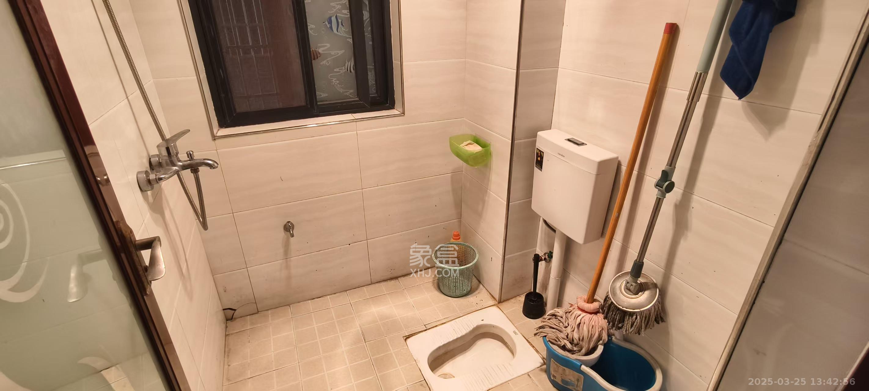 山水霖城(植物原著) 3室2厅2卫 2000.0元/月 山水霖城(植物原著) 3室2厅2卫 2000.0元/月室内图