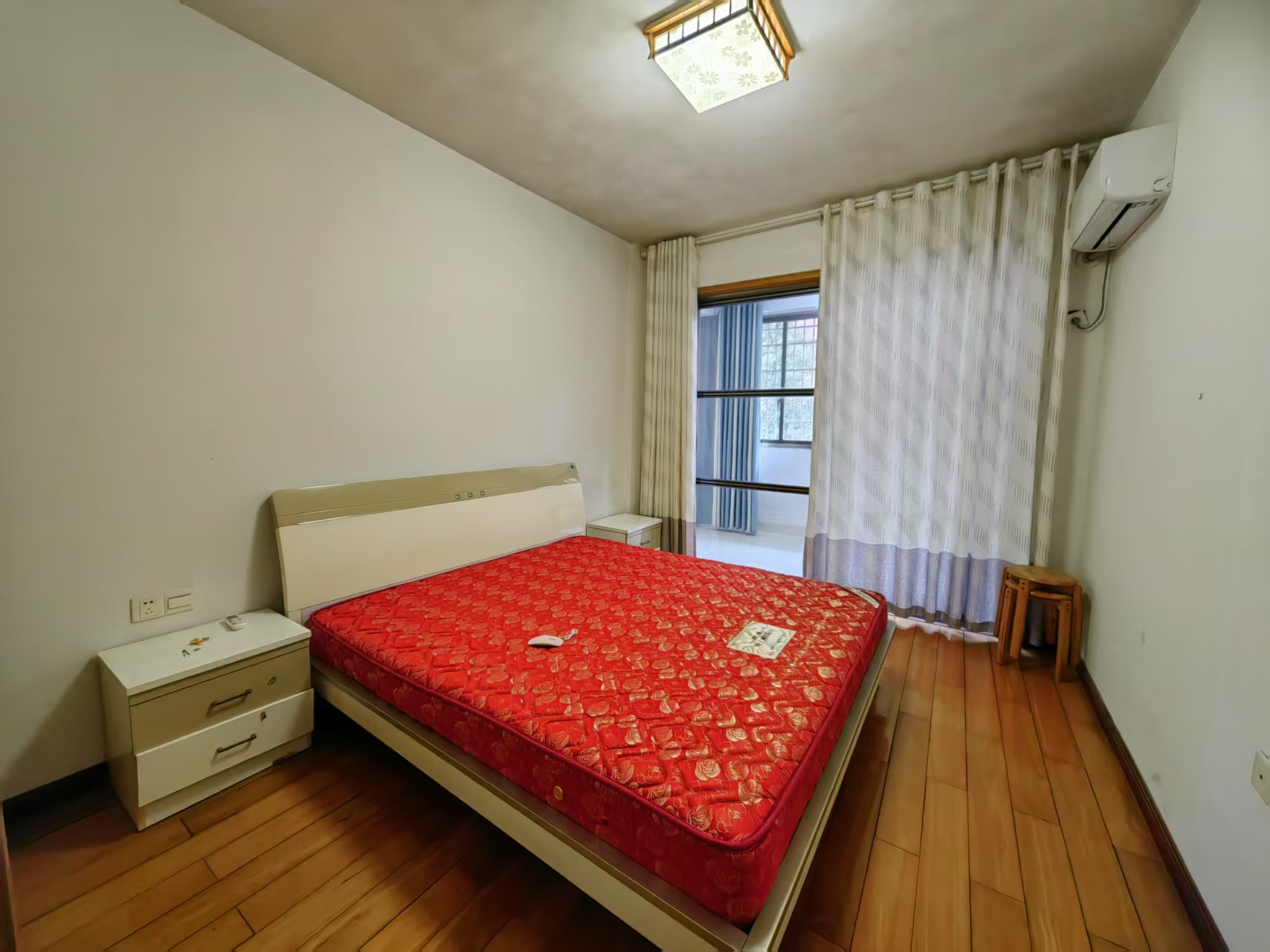 园林苑 4室2厅2卫 2080.0元/月 园林苑 4室2厅2卫 2080.0元/月室内图