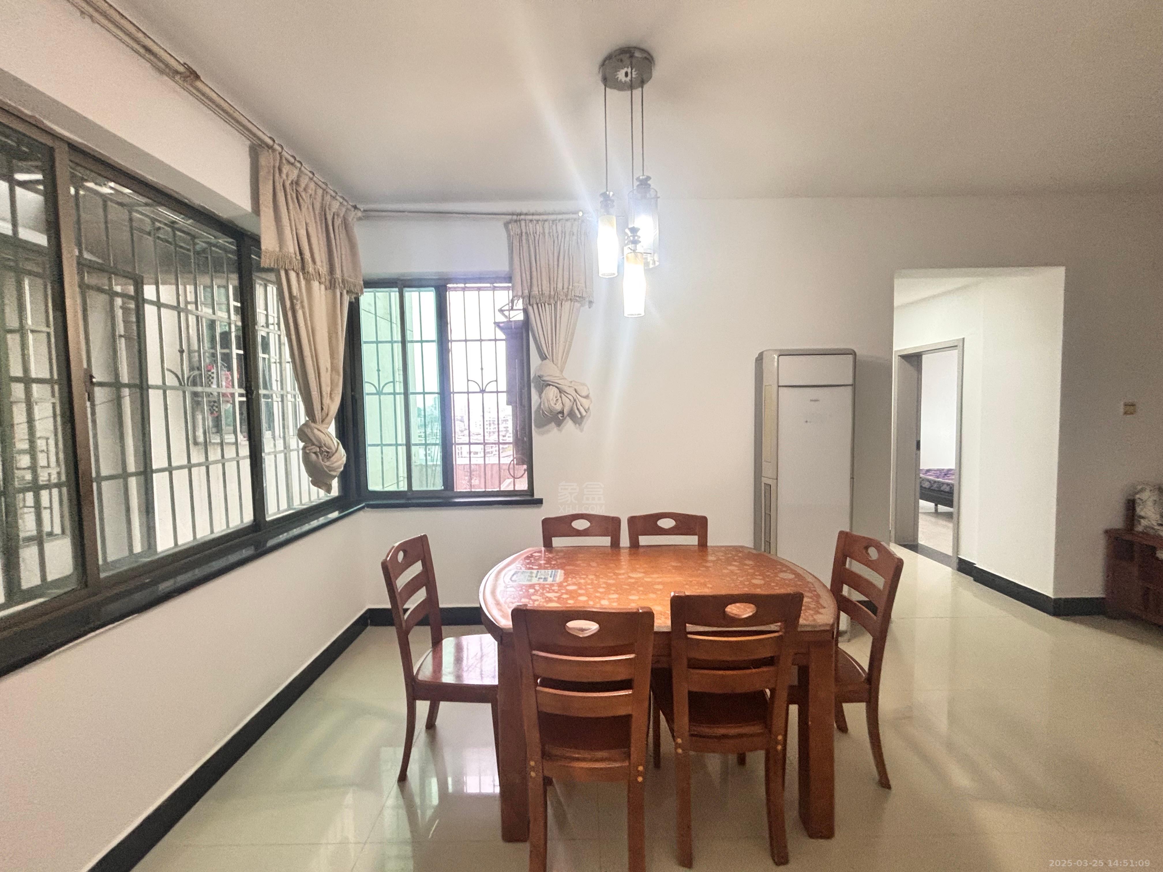 政华嘉园  2室2厅1卫    1500.0元/月 政华嘉园  2室2厅1卫    1500.0元/月室内图1