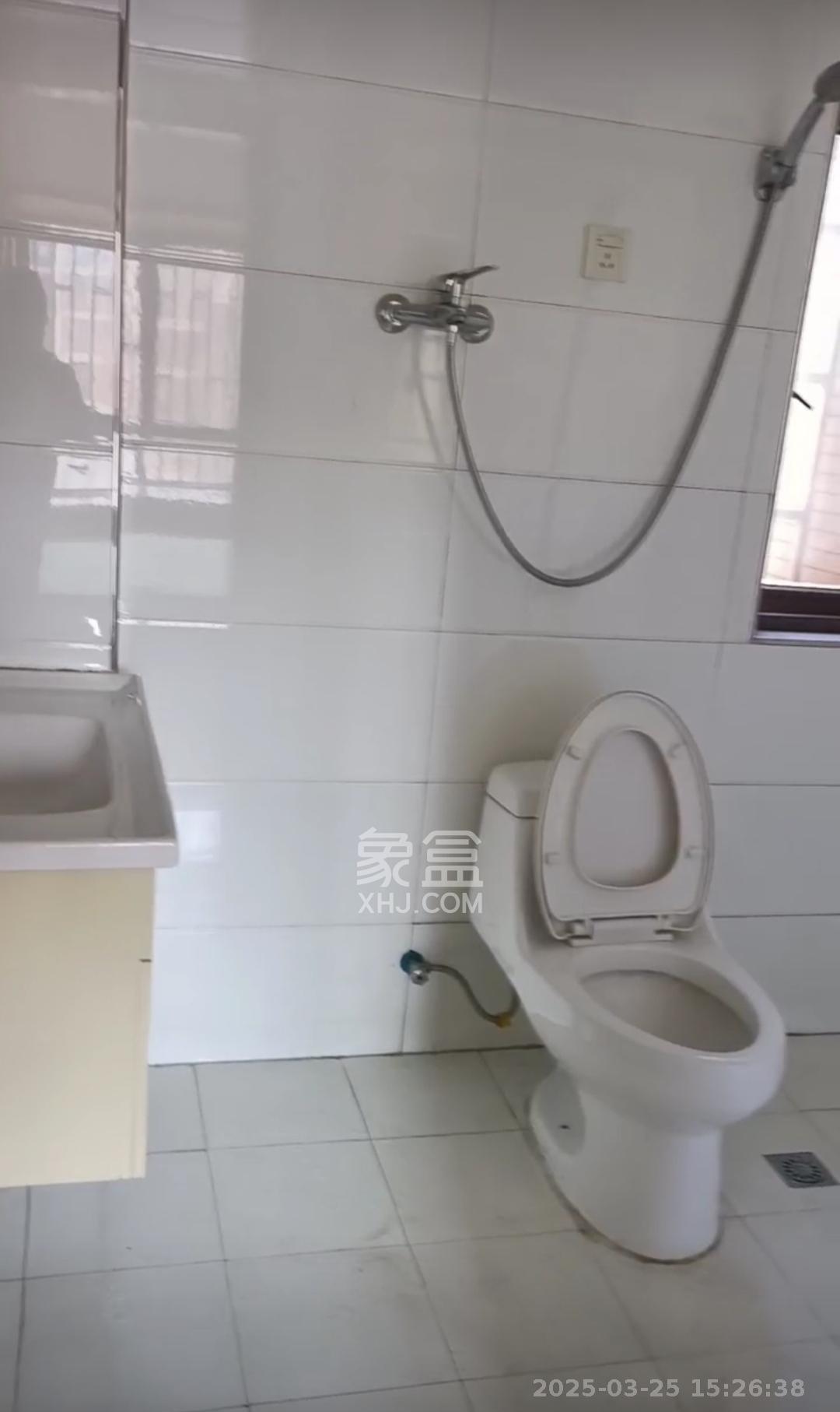 金南家园一期  3室2厅2卫   2400.00元/月室内图