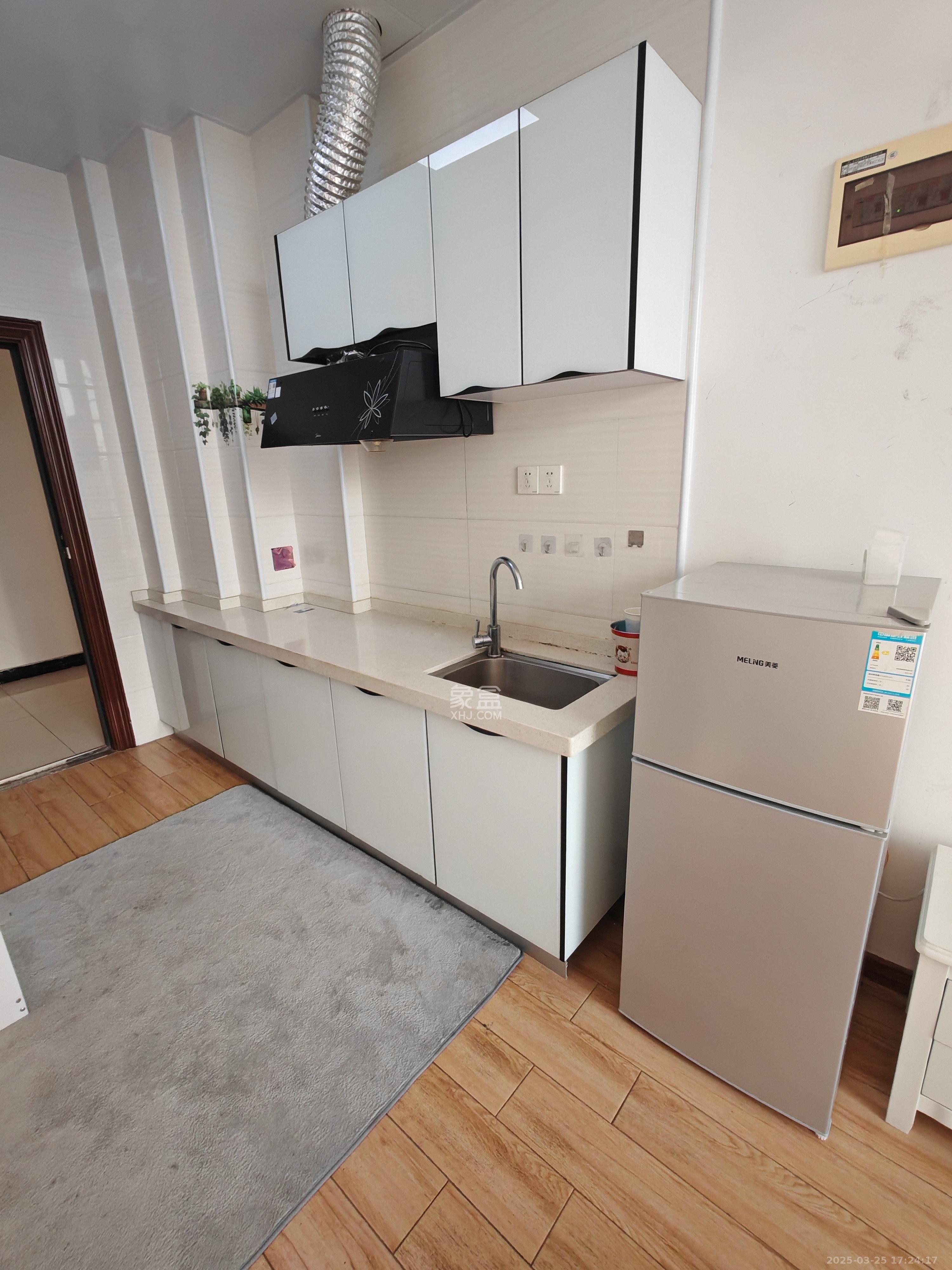 华侨假日中心(晟华苑) 1室1厅1卫 1500.0元/月 华侨假日中心(晟华苑) 1室1厅1卫 1500.0元/月室内图