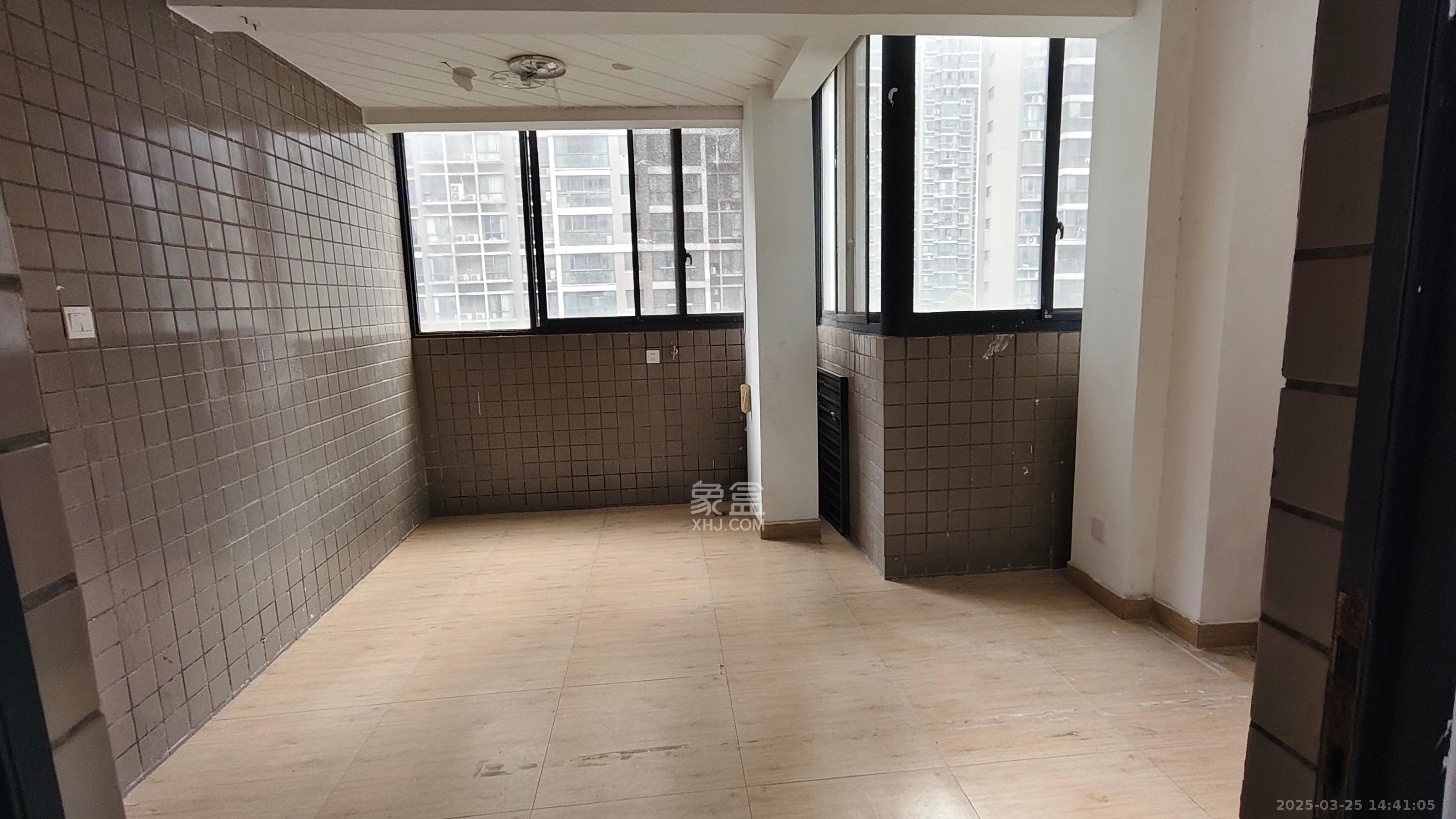 湘江世纪城聚江苑 4室2厅2卫 3000.0元/月 湘江世纪城聚江苑 4室2厅2卫 3000.0元/月室内图