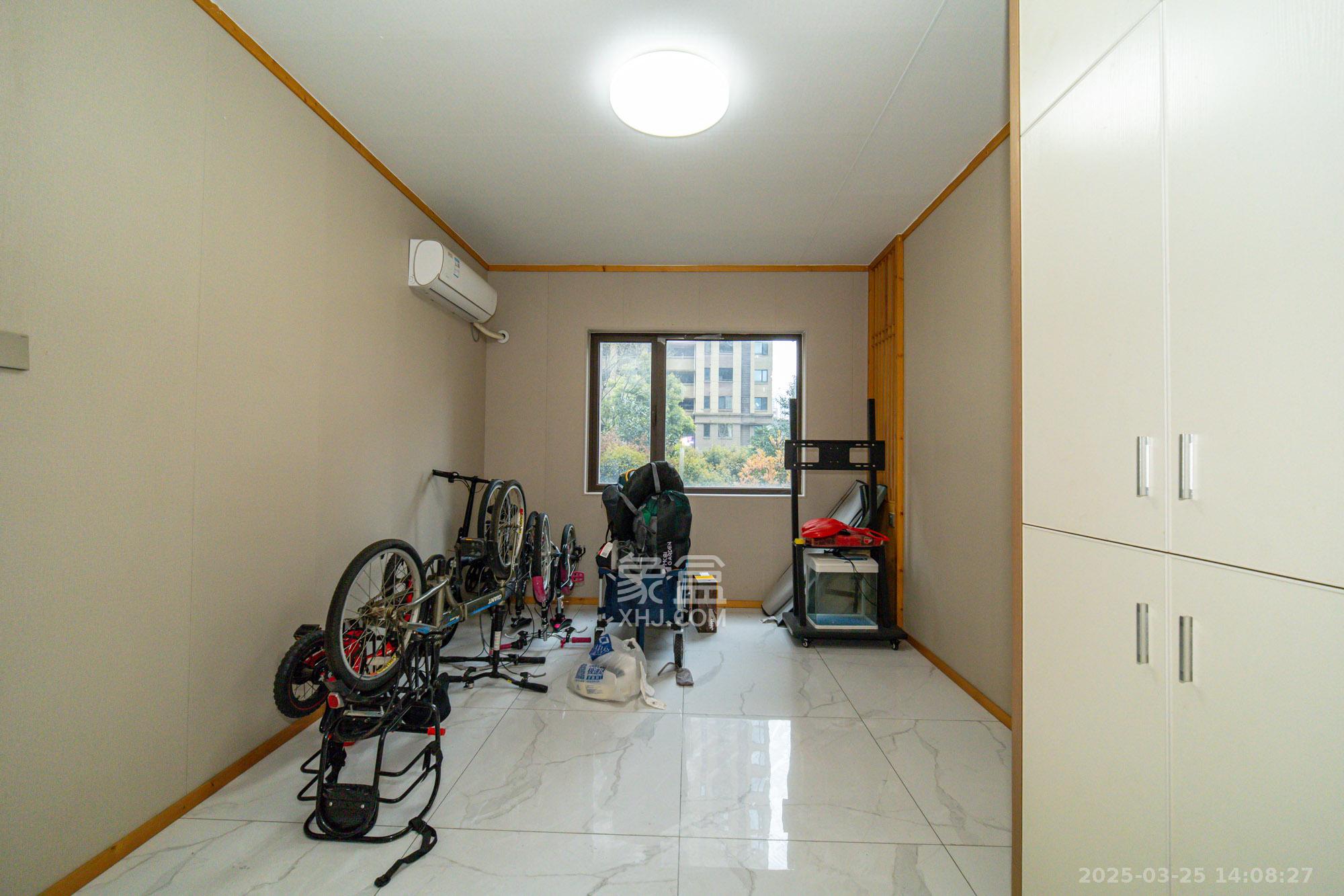 华润置地广场二期 3室2厅2卫 2000.0元/月 华润置地广场二期 3室2厅2卫 2000.0元/月室内图