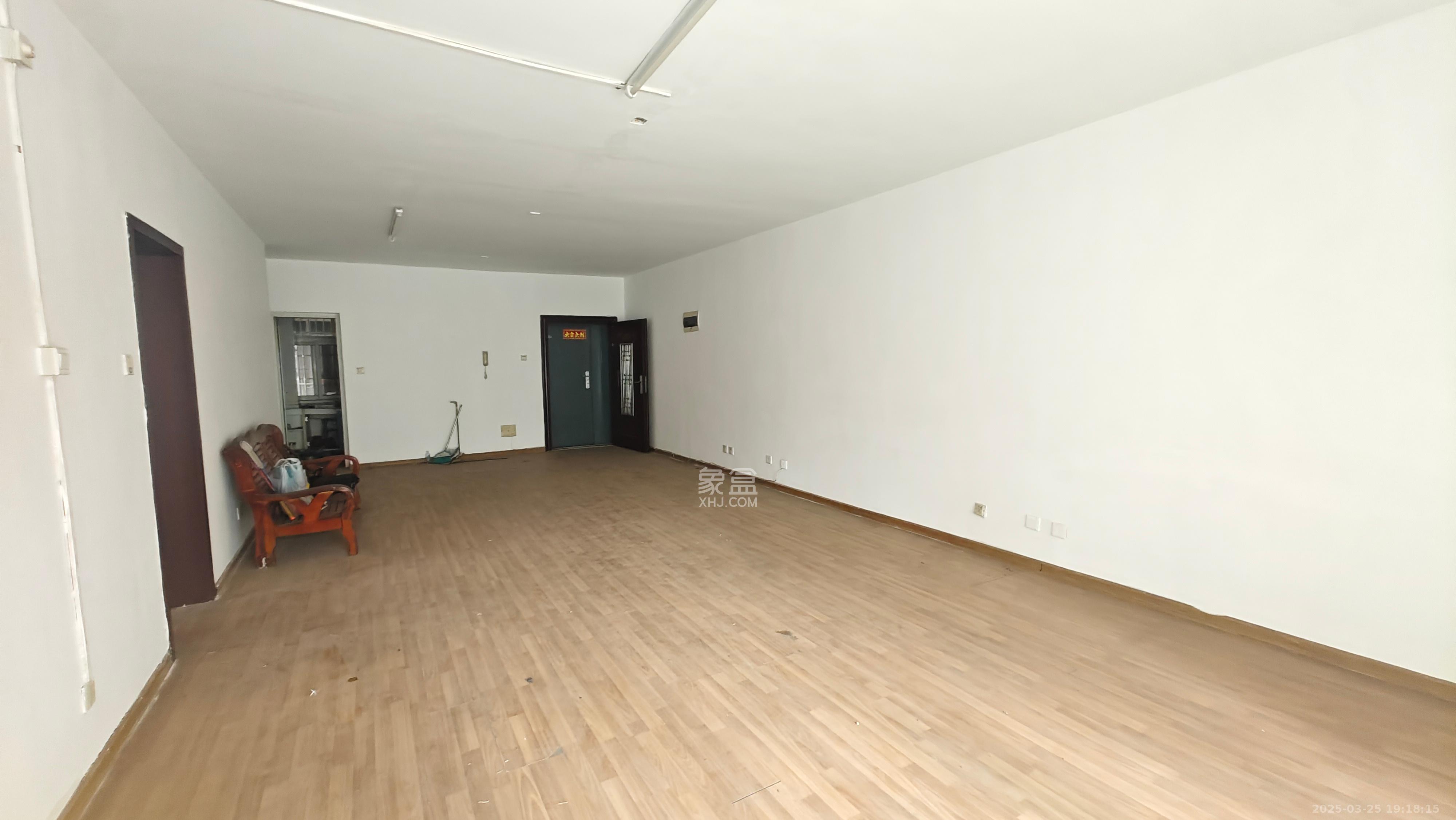 绿地之窗  3室2厅2卫   1300.00元/月室内图1