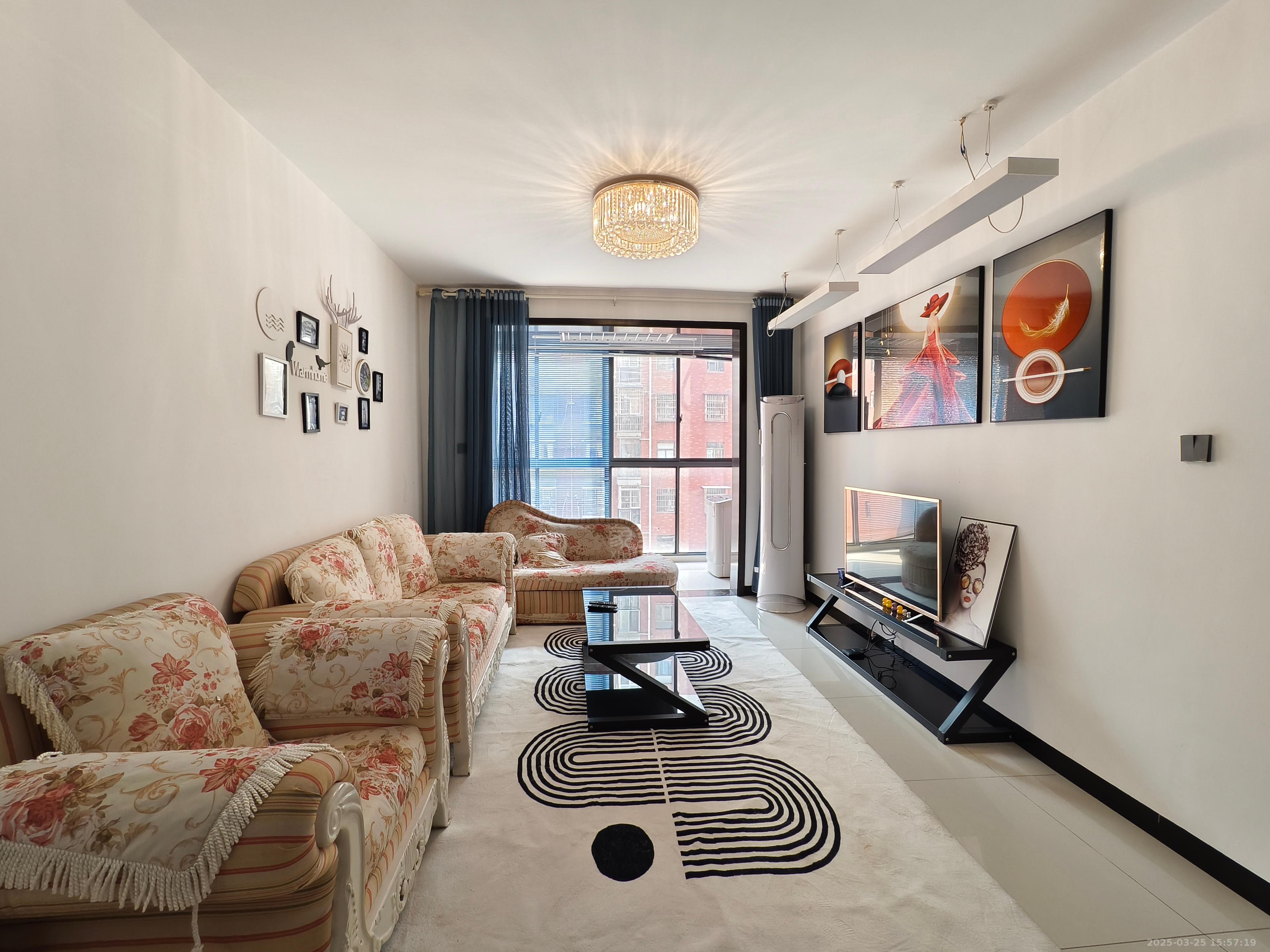 庐山恋 3室2厅1卫 2200.0元/月 庐山恋 3室2厅1卫 2200.0元/月室内图