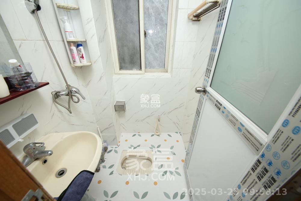 芙蓉区工商局宿舍  3室2厅2卫   1800.00元/月室内图