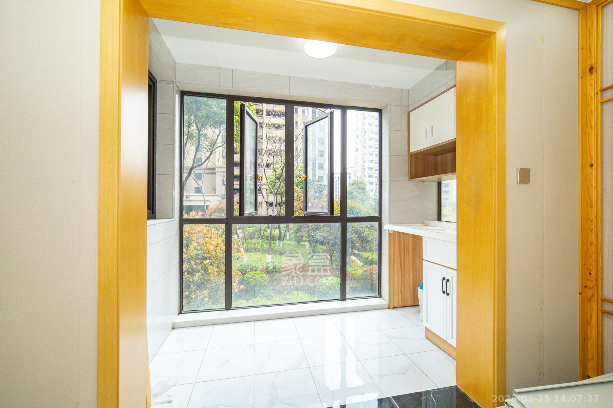 华润置地广场二期 3室2厅2卫 2000.0元/月 华润置地广场二期 3室2厅2卫 2000.0元/月室内图