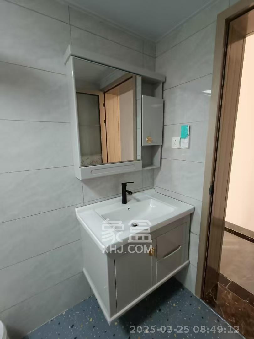 凯富南方鑫城 4室2厅2卫 2400.0元/月 凯富南方鑫城 4室2厅2卫 2400.0元/月室内图