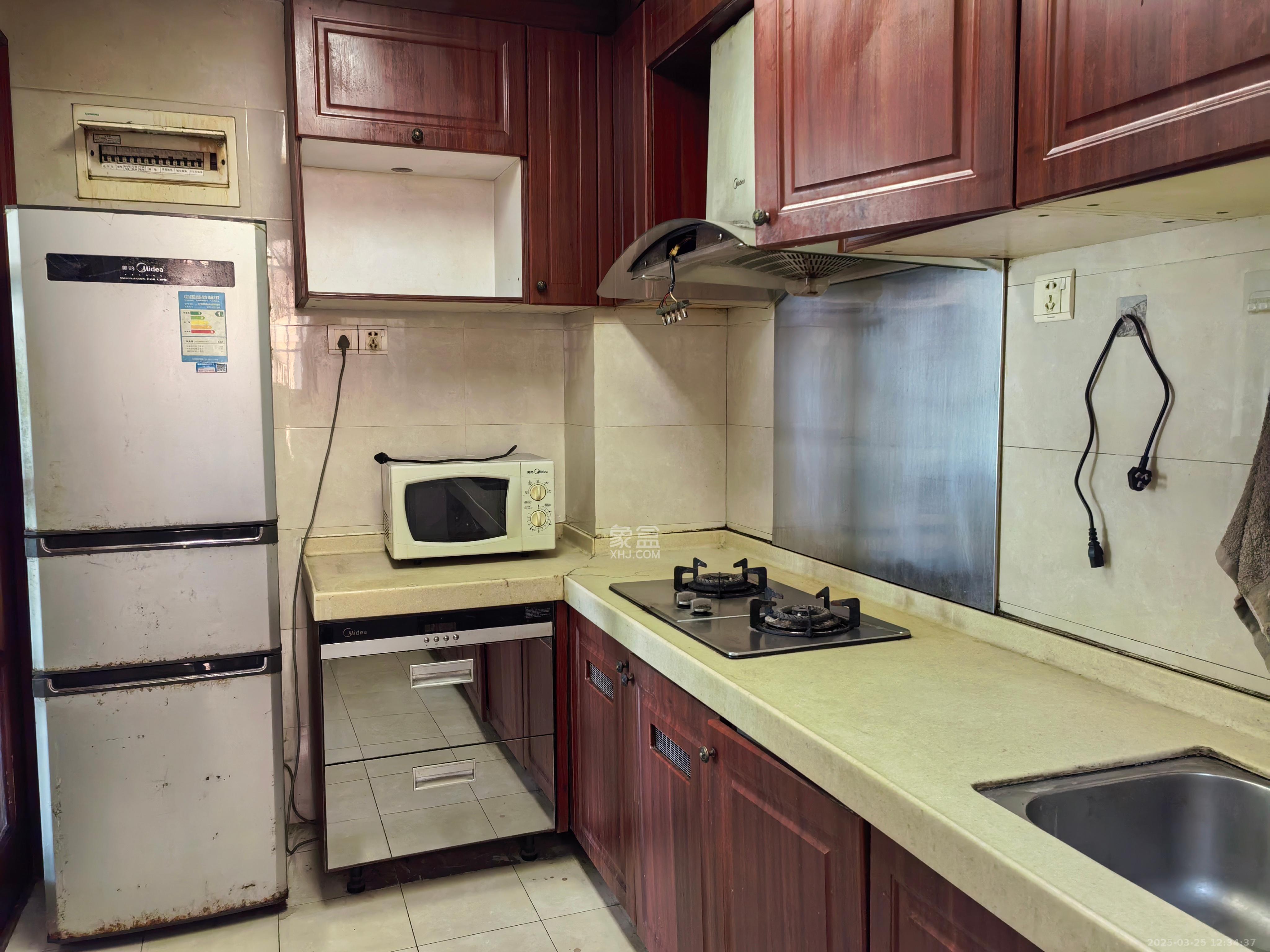 恒大名都  2室2厅1卫    1500.0元/月室内图