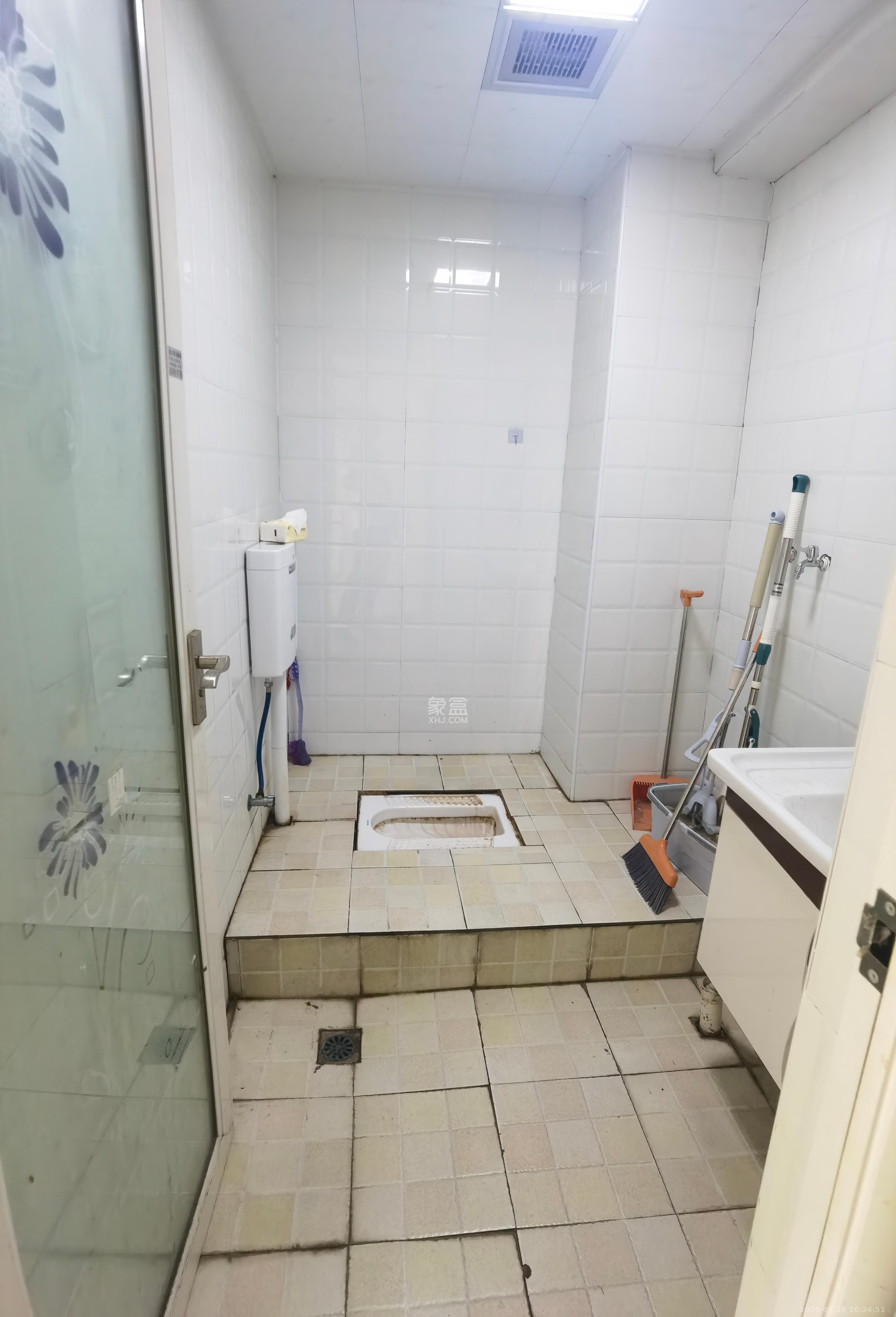 东方芙蓉 1室1厅1卫 2200.0元/月 东方芙蓉 1室1厅1卫 2200.0元/月室内图