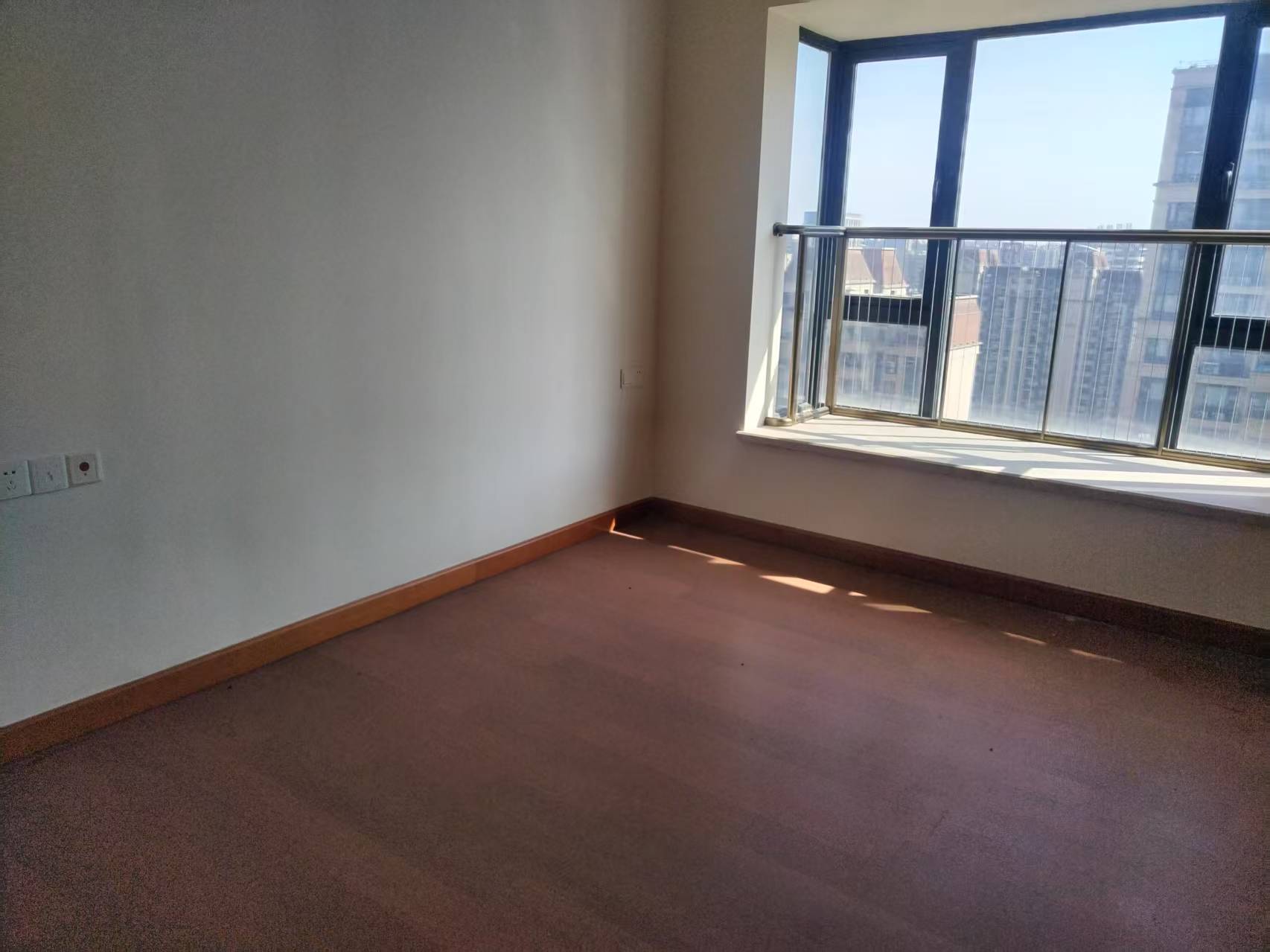 恒大华府  3室2厅2卫   1800.00元/月室内图