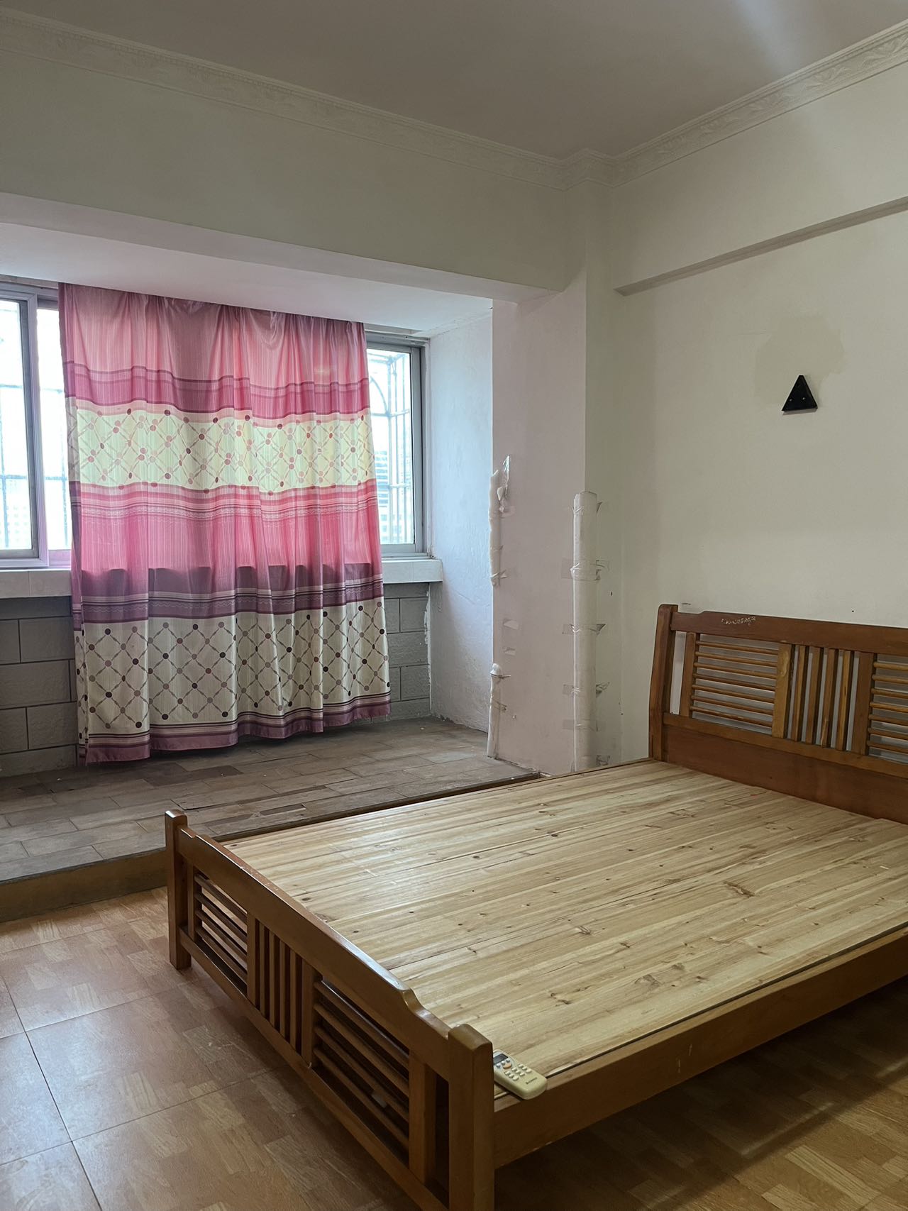 京江花园 2室1厅1卫 123.0万 京江花园 2室1厅1卫 123.0万客厅