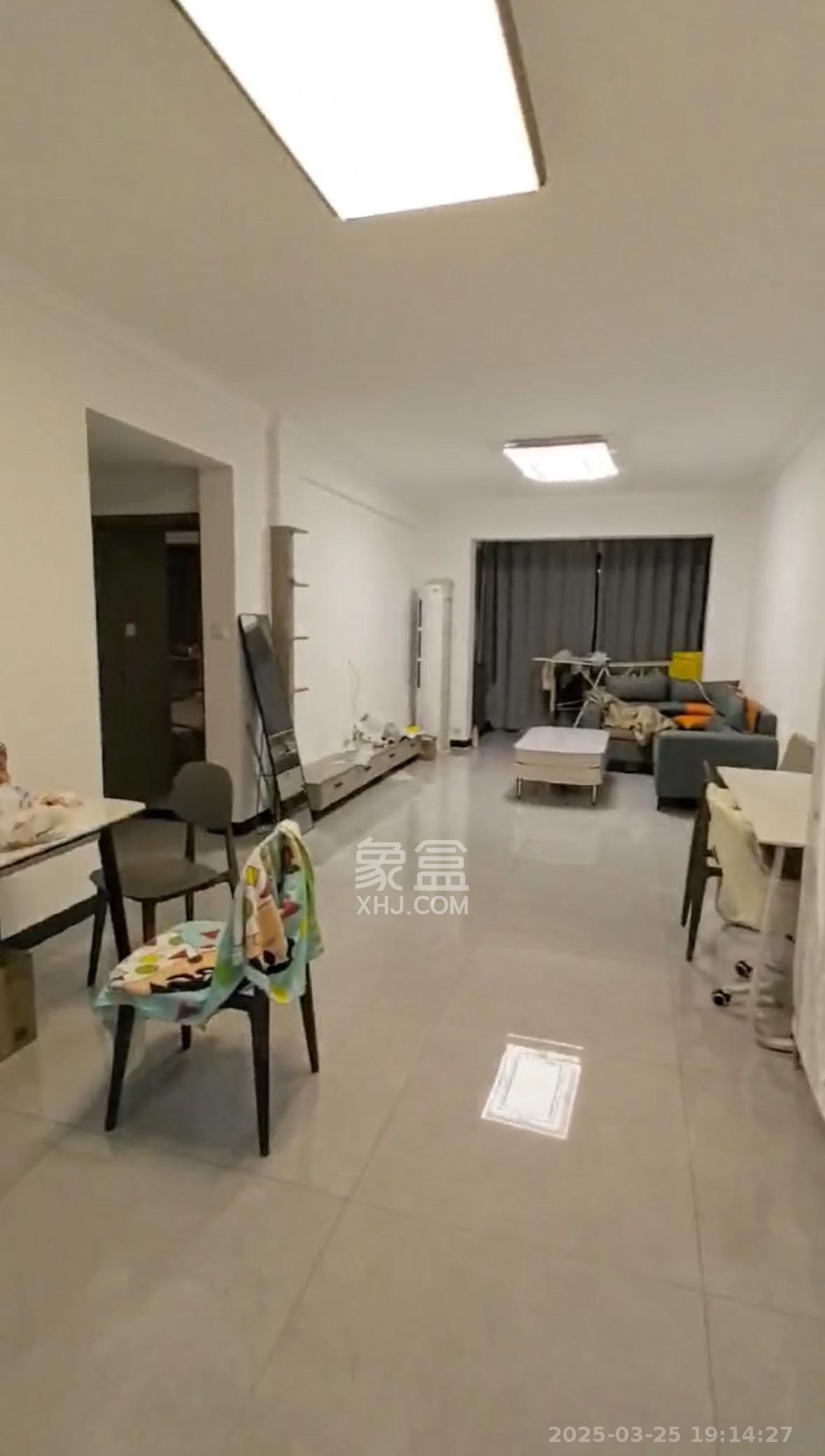 金南家园三期 1室2厅1卫 2200.0元/月 金南家园三期 1室2厅1卫 2200.0元/月室内图