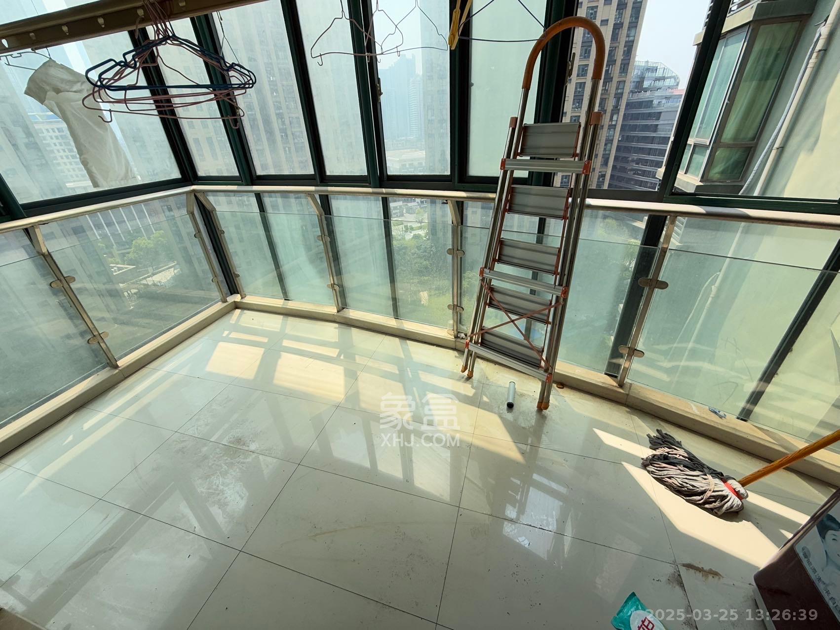 华盛新外滩 4室2厅2卫 3800.0元/月 华盛新外滩 4室2厅2卫 3800.0元/月室内图