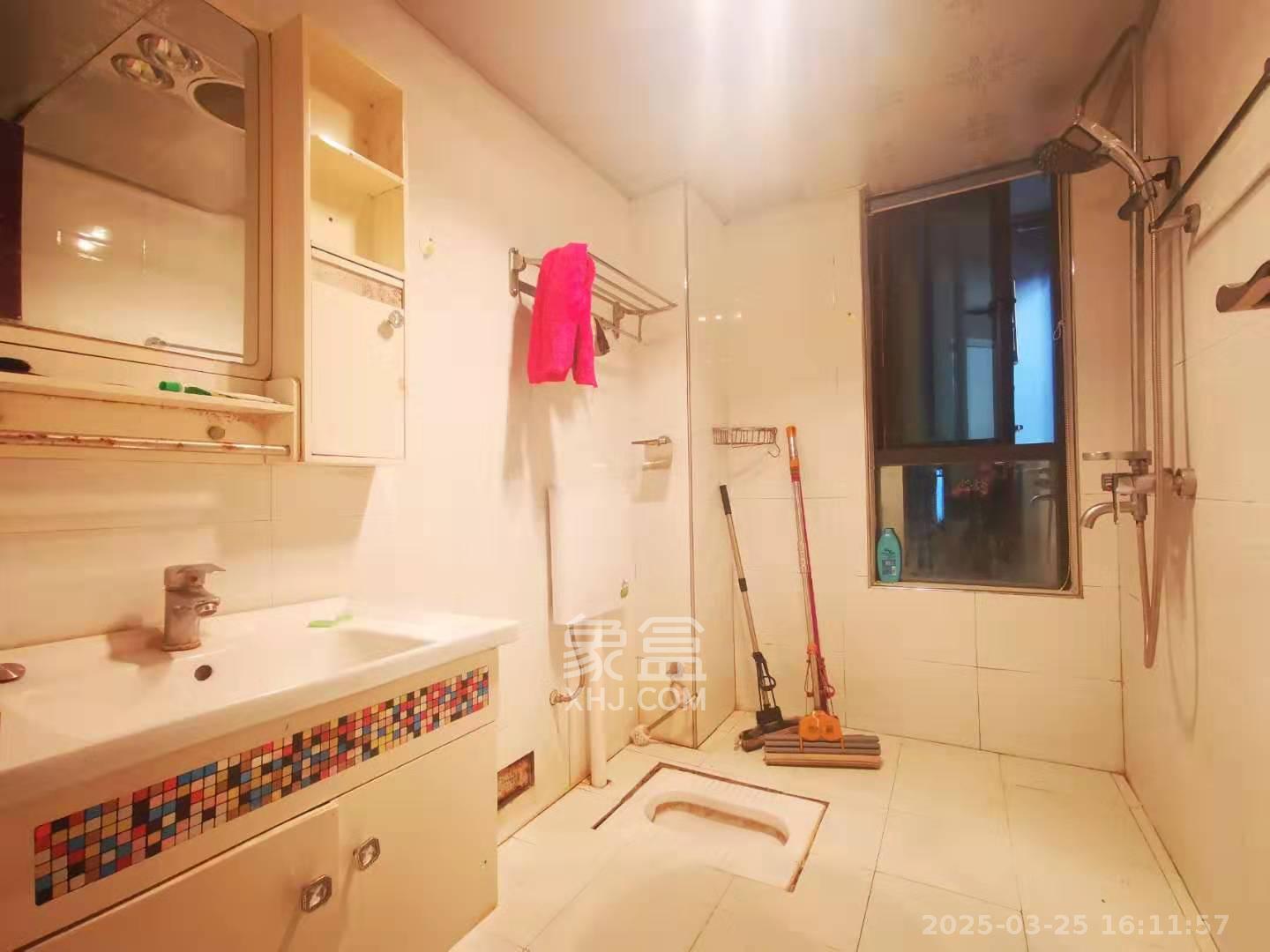 保利麓谷林语C区  3室2厅1卫   2500.00元/月室内图