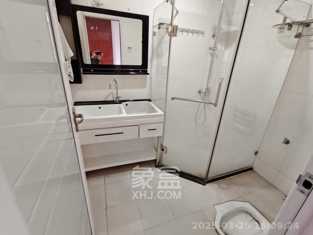 阳光100二期  4室2厅2卫   3300.00元/月室内图