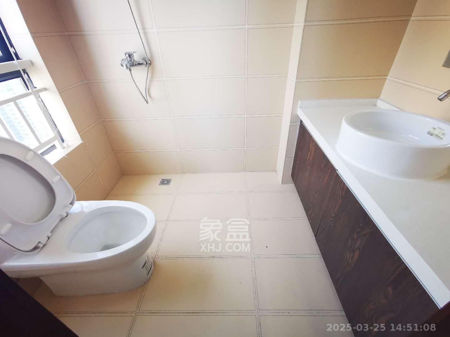 保利麓谷林语B区  3室2厅2卫   2600.00元/月室内图