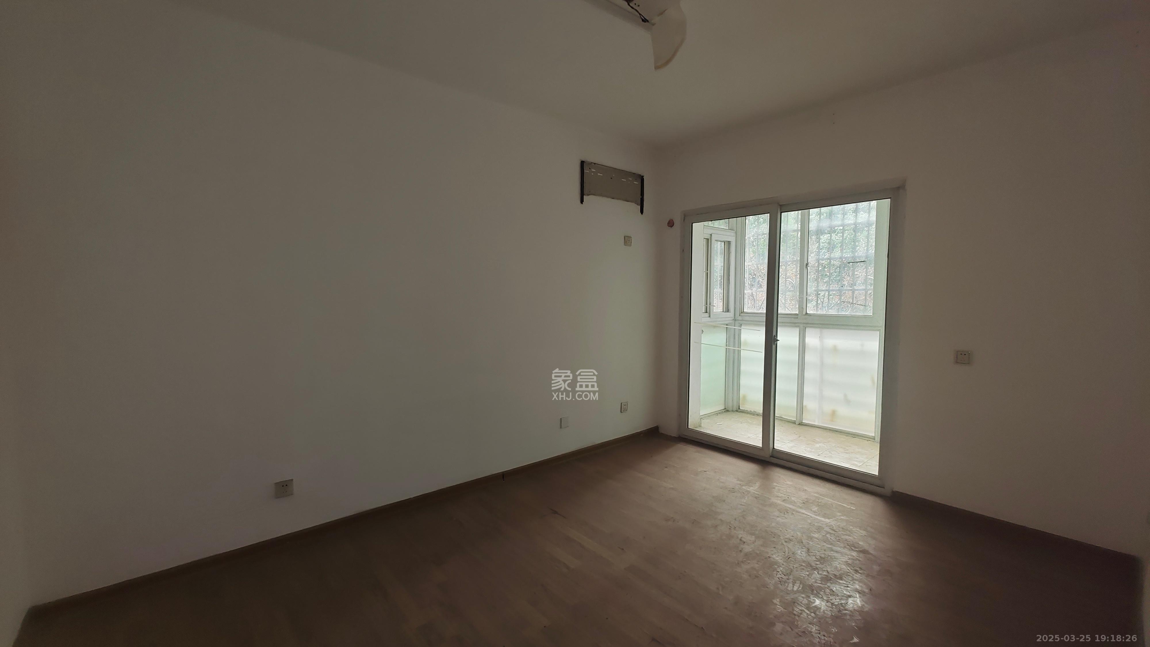 绿地之窗 3室2厅2卫 1300.0元/月 绿地之窗 3室2厅2卫 1300.0元/月室内图