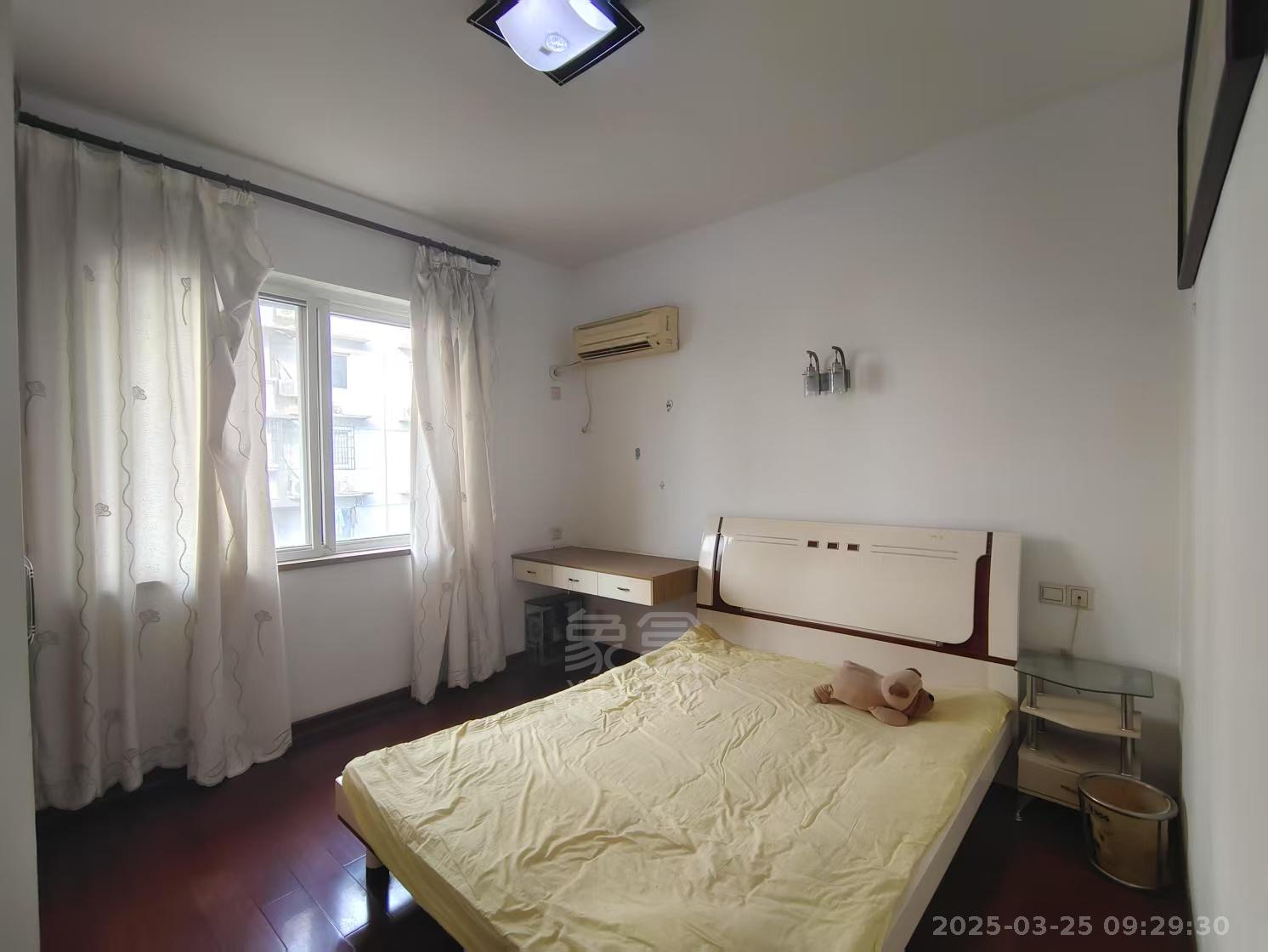 青年乐园 4室2厅2卫 1600.0元/月 青年乐园 4室2厅2卫 1600.0元/月室内图