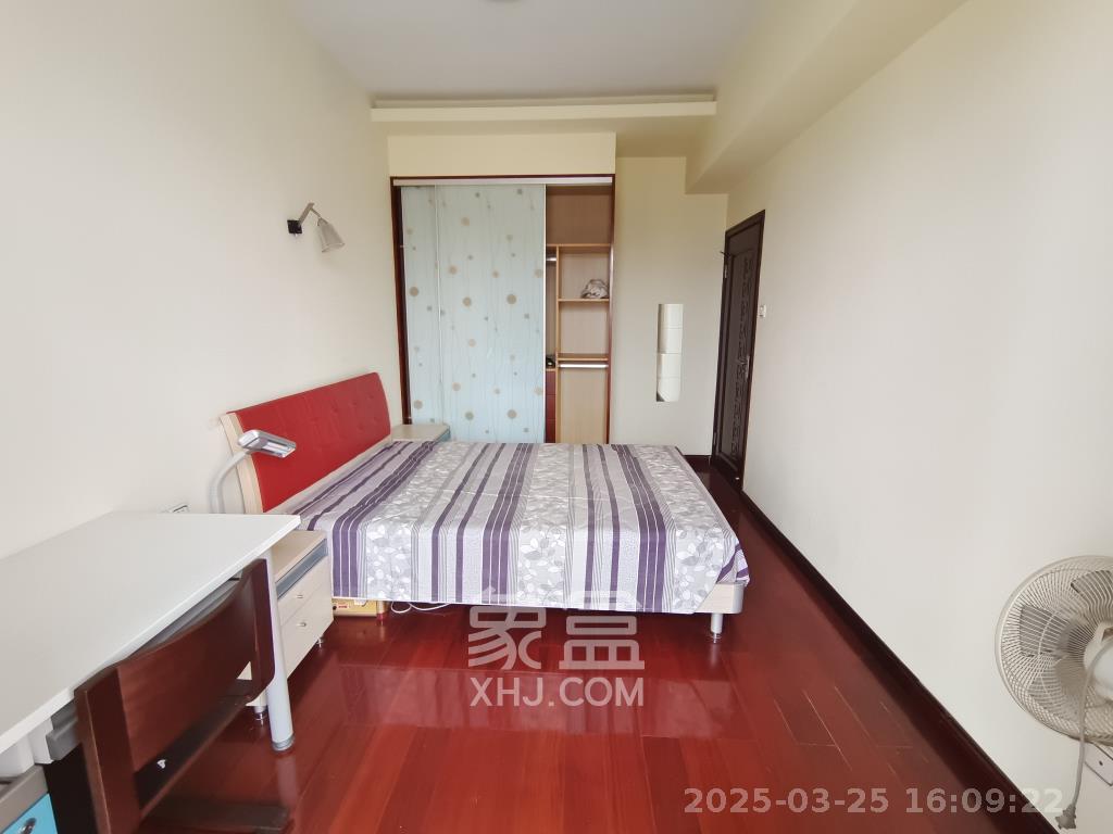 阳光100二期  4室2厅2卫   3300.00元/月室内图