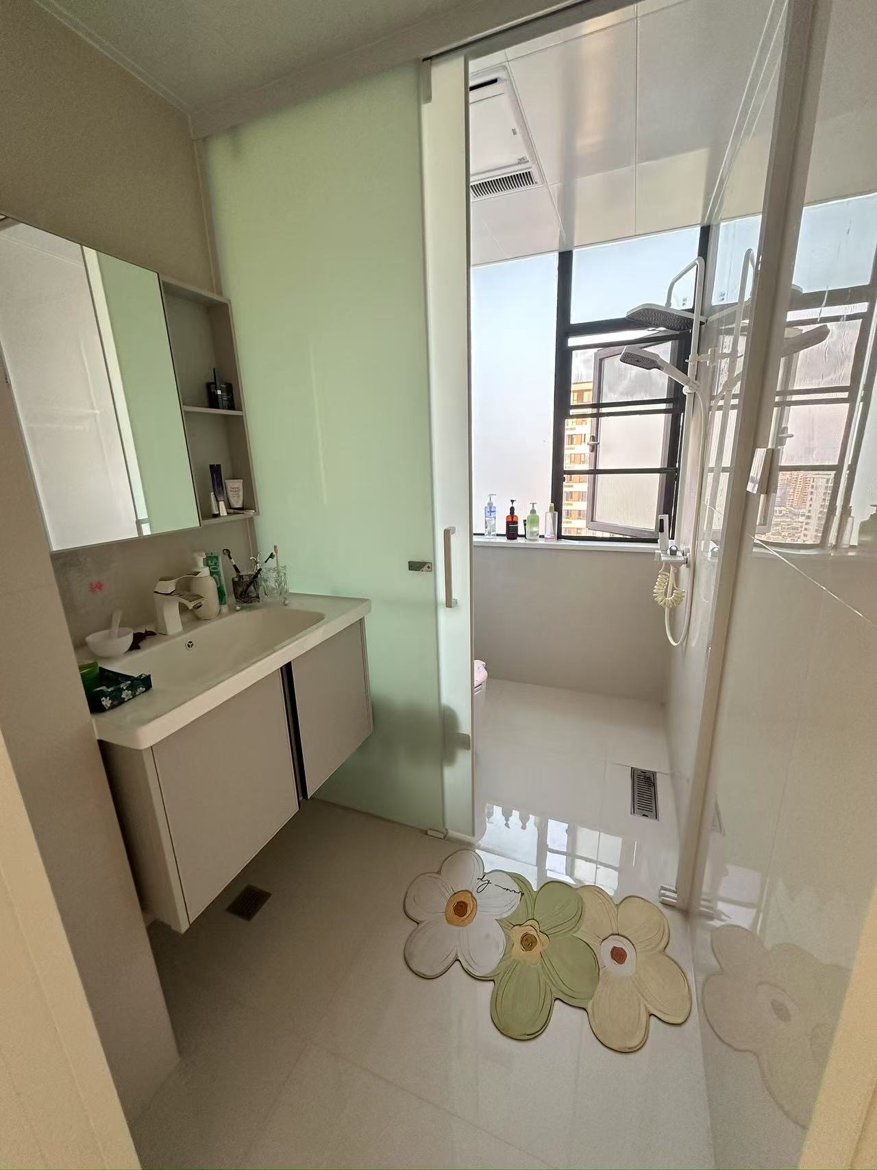 芷兰公馆西区 2室1厅1卫 2000.0元/月 芷兰公馆西区 2室1厅1卫 2000.0元/月室内图