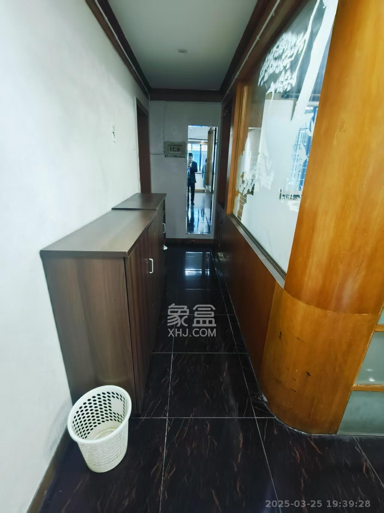 铭园小区  3室2厅2卫   3700.00元/月室内图