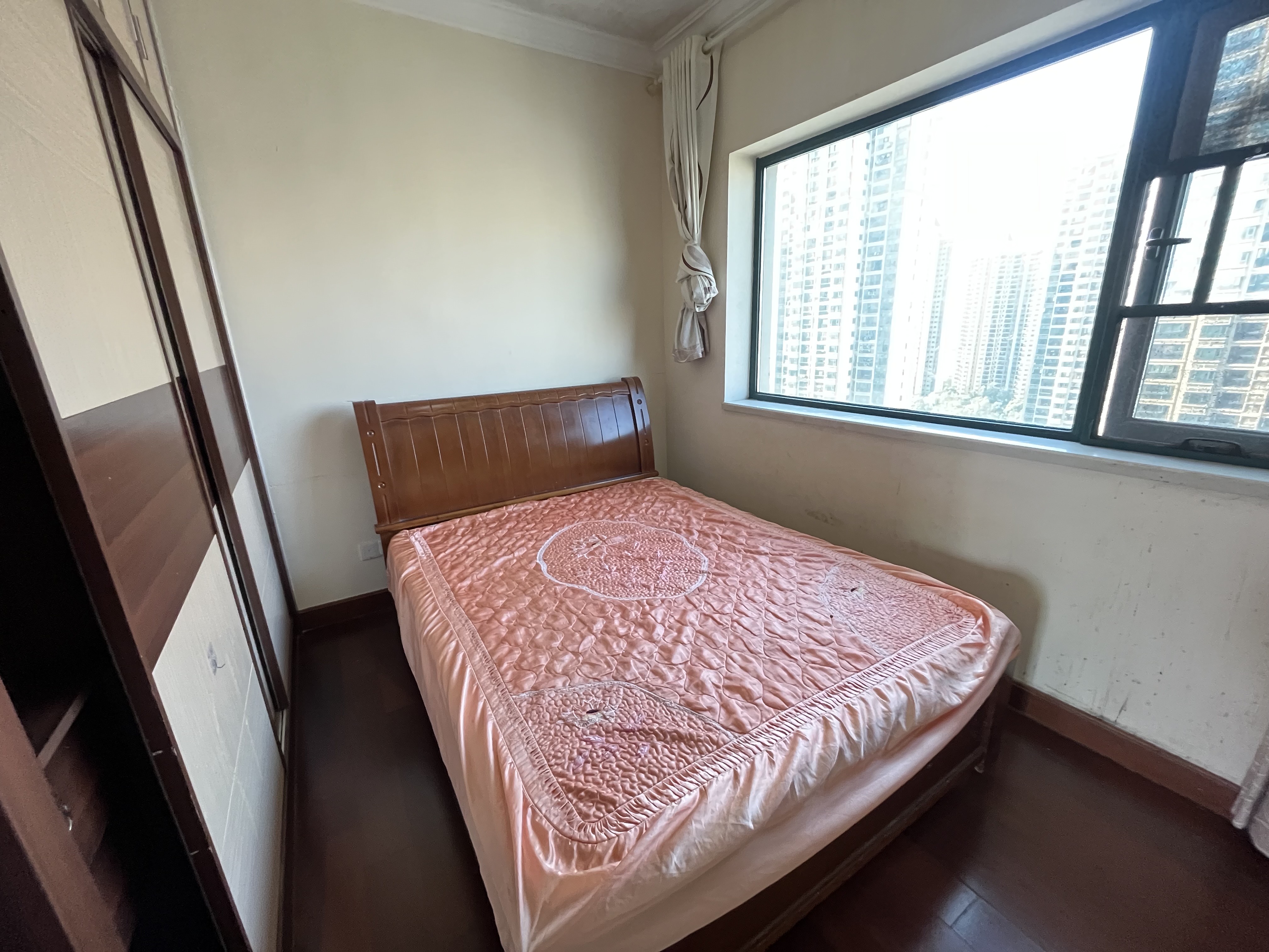 恒大绿洲  3室2厅2卫   2000.00元/月室内图