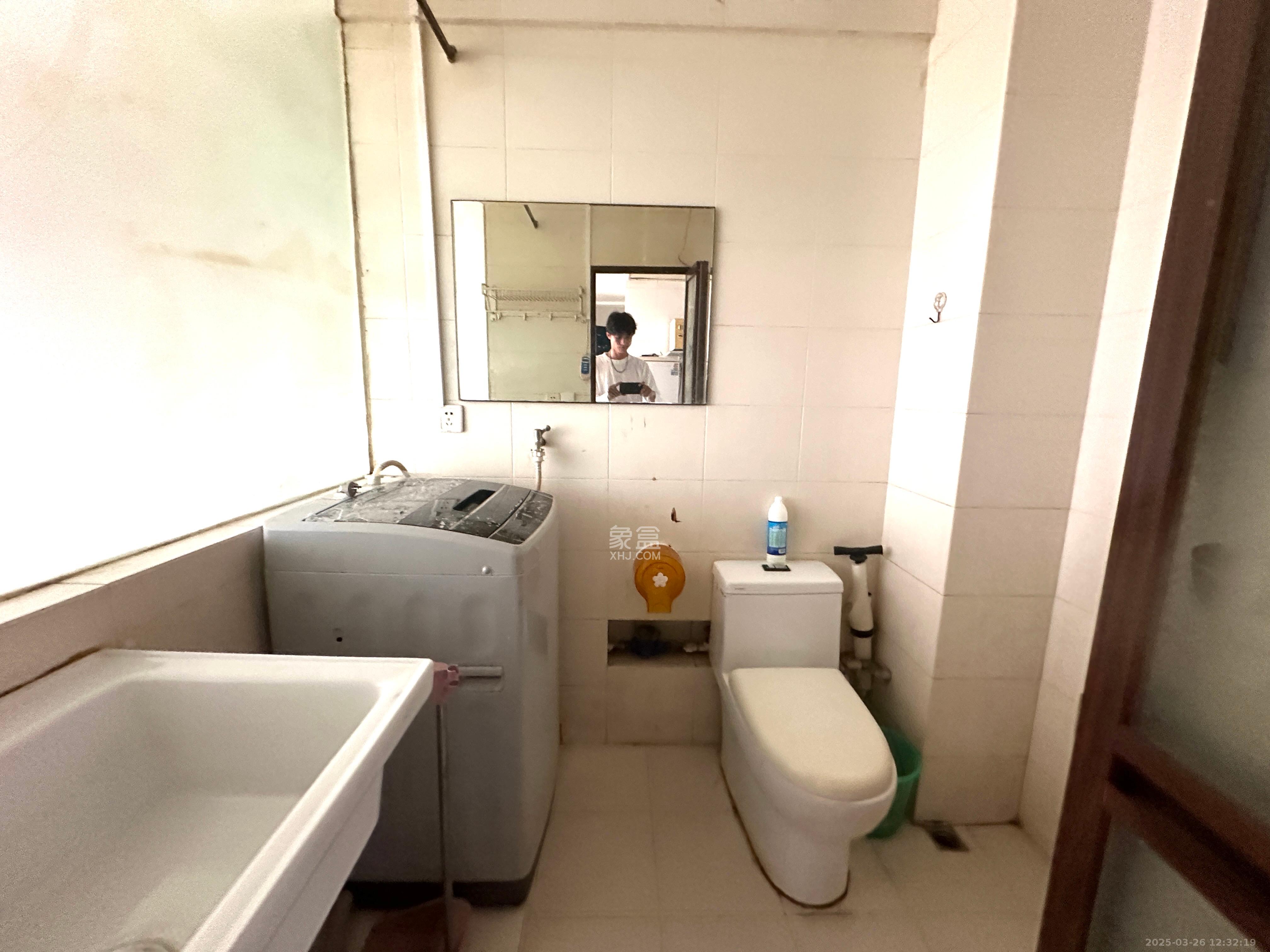 鸿盛大厦  1室1厅1卫   1800.00元/月室内图