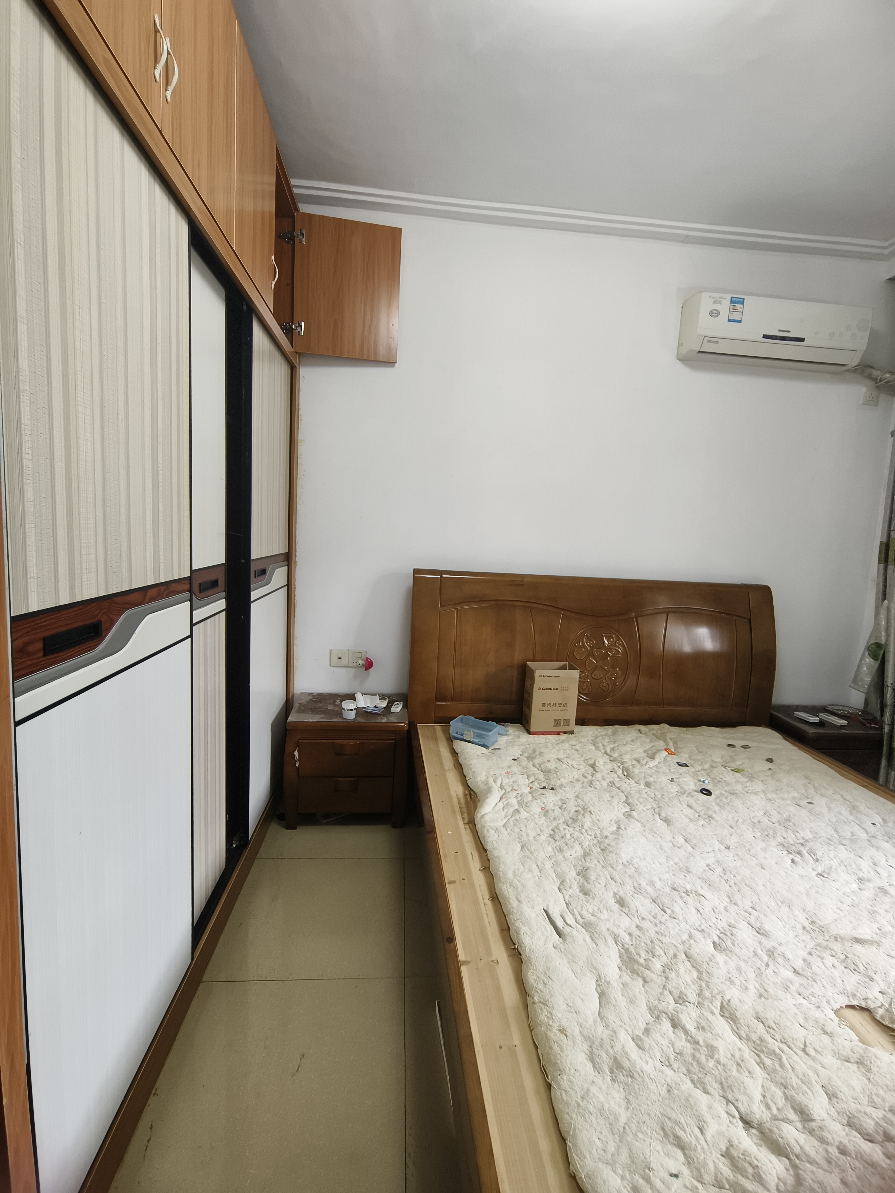 邮电新村  3室2厅1卫   29.80万客厅