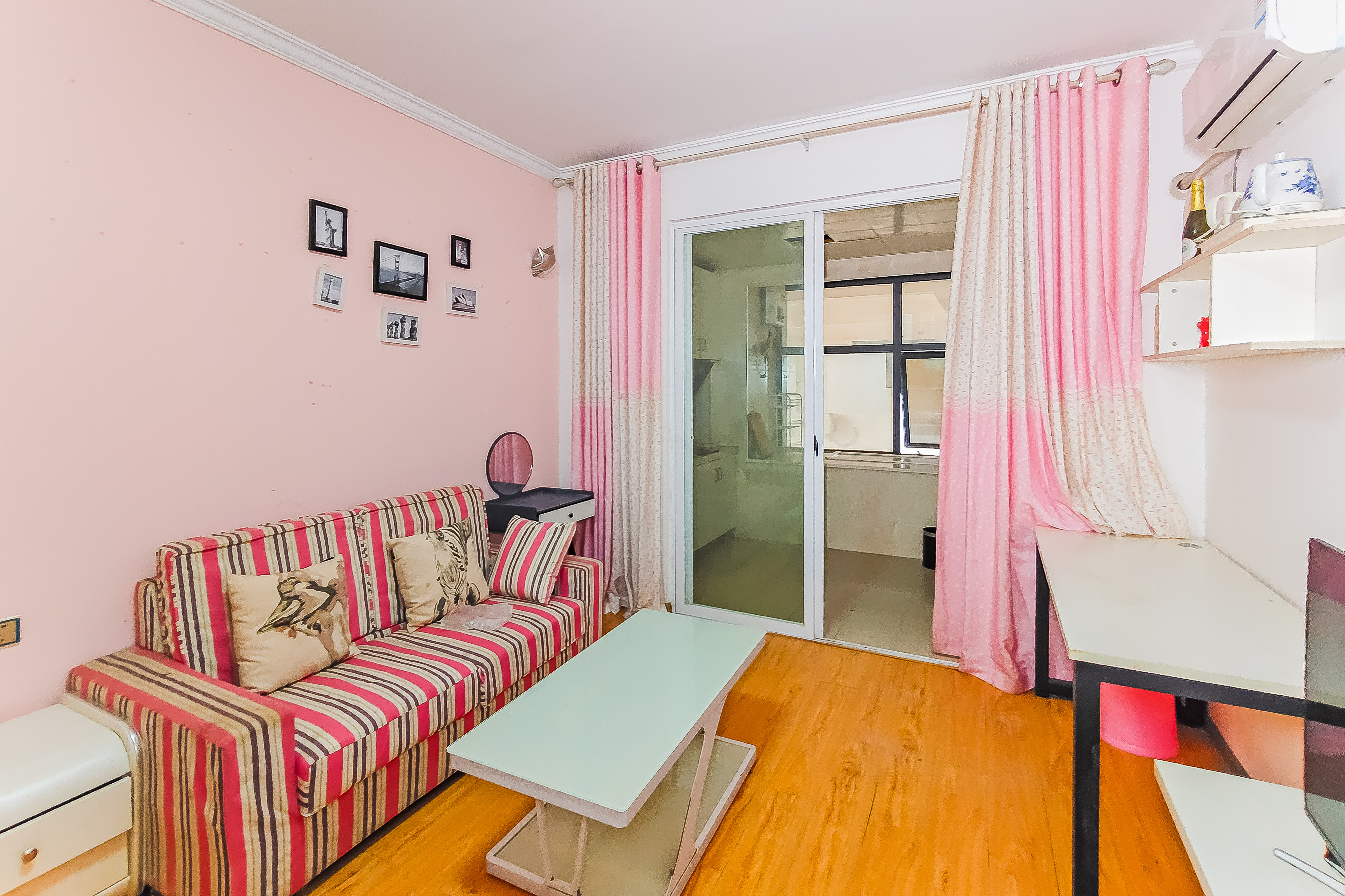 蓝湾国际广场 1室1厅1卫 26.0万 蓝湾国际广场 1室1厅1卫 26.0万客厅