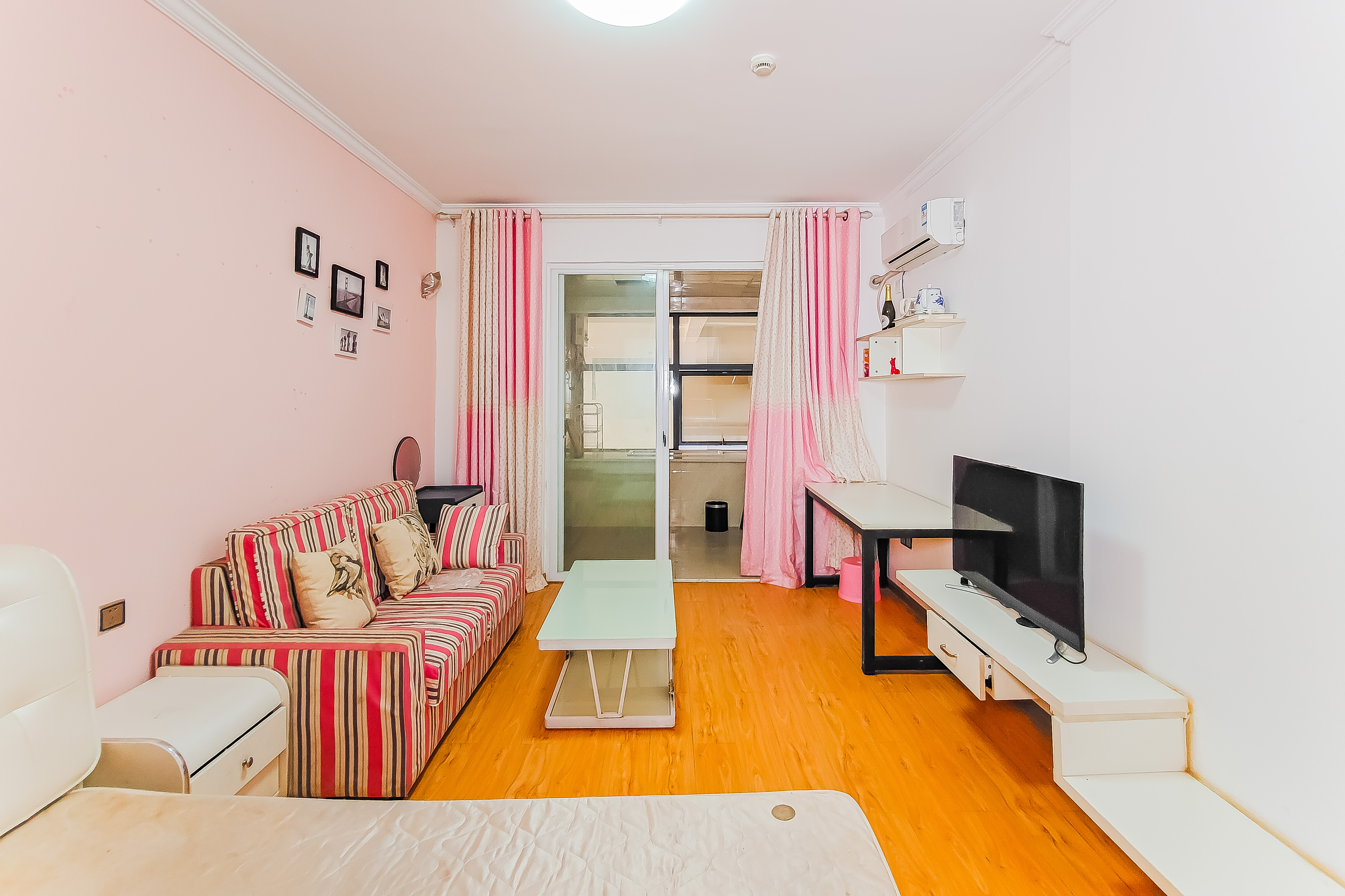 蓝湾国际广场 1室1厅1卫 26.0万 蓝湾国际广场 1室1厅1卫 26.0万卧室