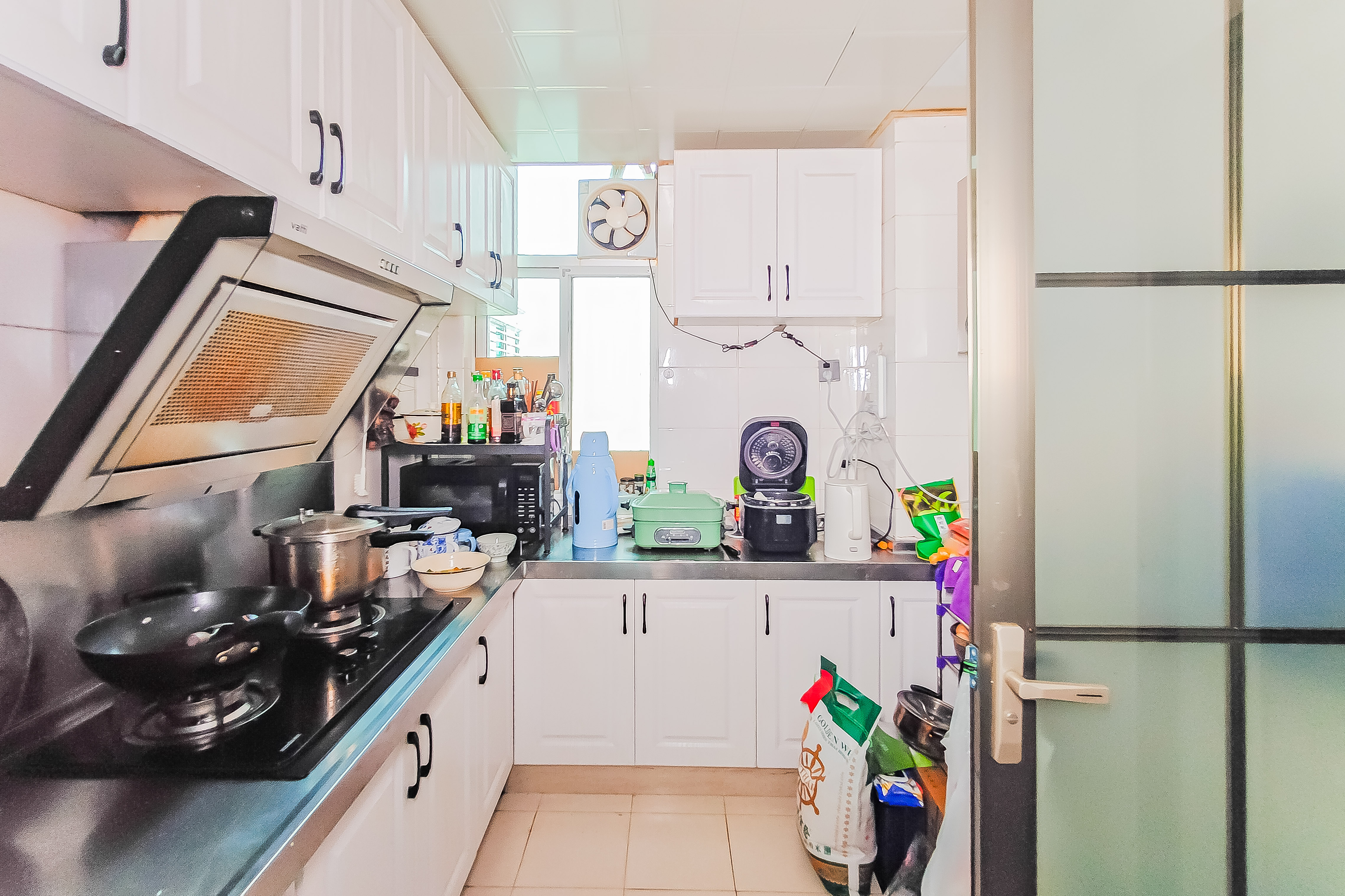 鸿信大厦 4室2厅2卫 245.0万 鸿信大厦 4室2厅2卫 245.0万厨房