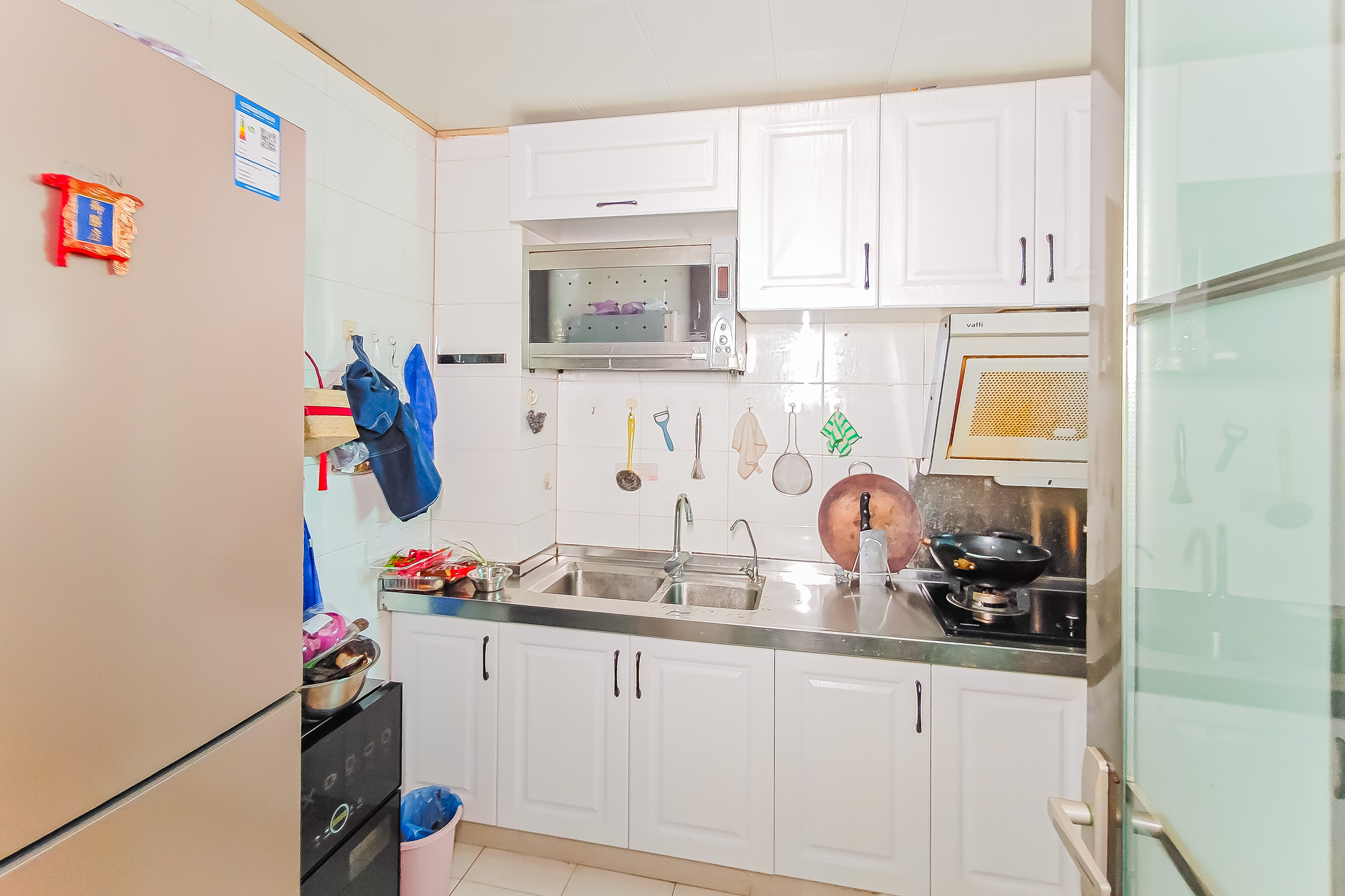 鸿信大厦 4室2厅2卫 245.0万 鸿信大厦 4室2厅2卫 245.0万厨房