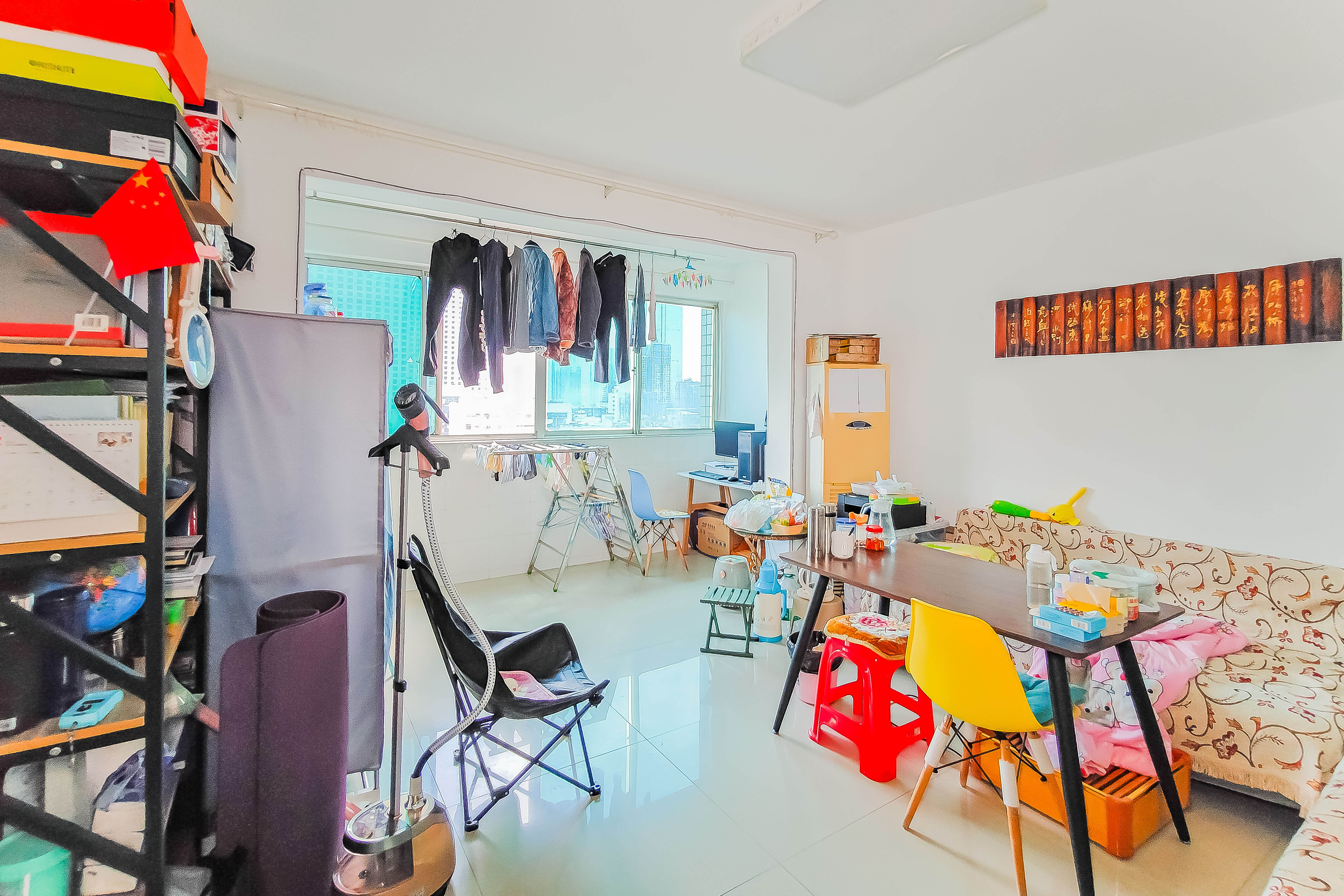 鸿信大厦  4室2厅2卫   248.00万客厅
