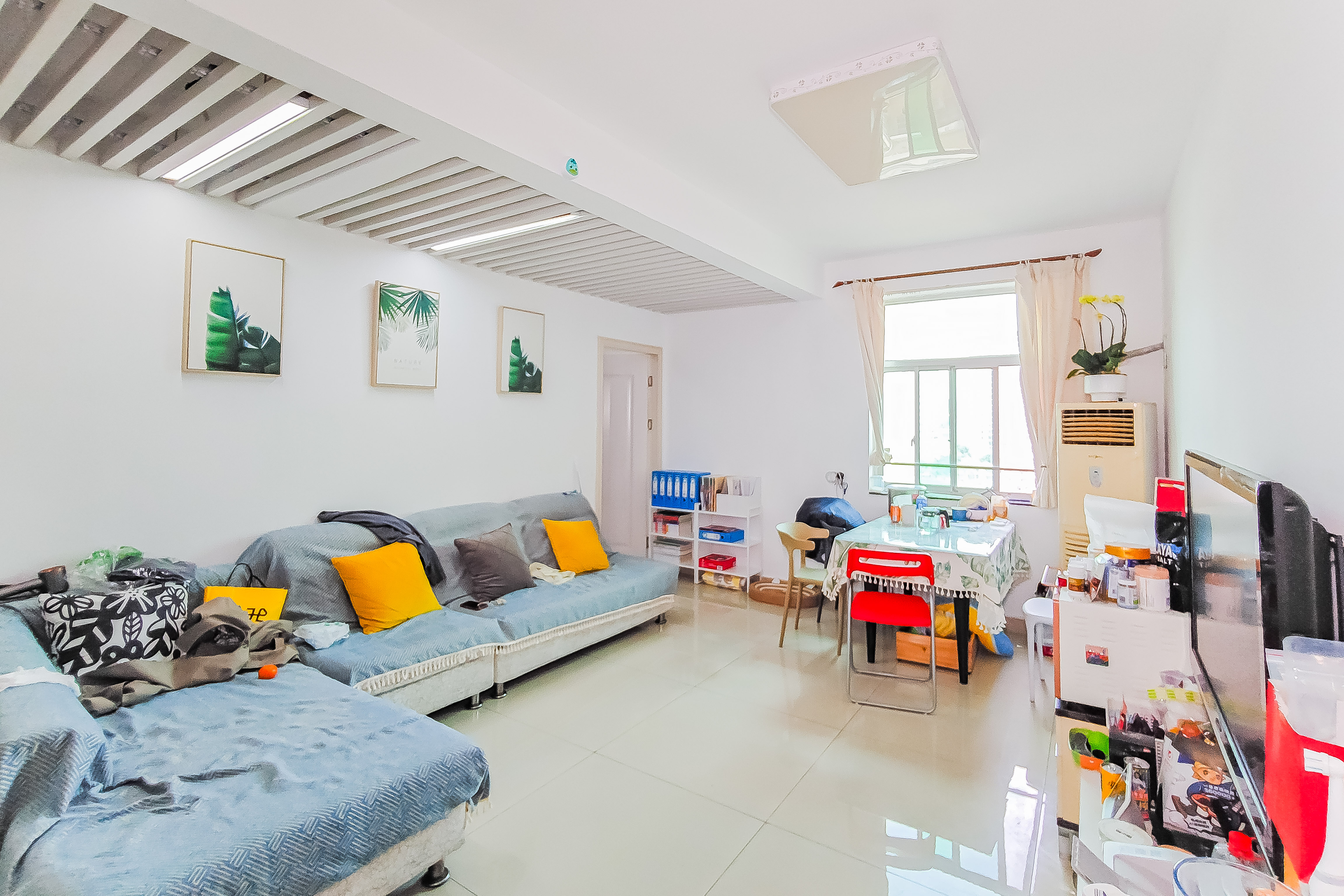 鸿信大厦 4室2厅2卫 245.0万 鸿信大厦 4室2厅2卫 245.0万客厅