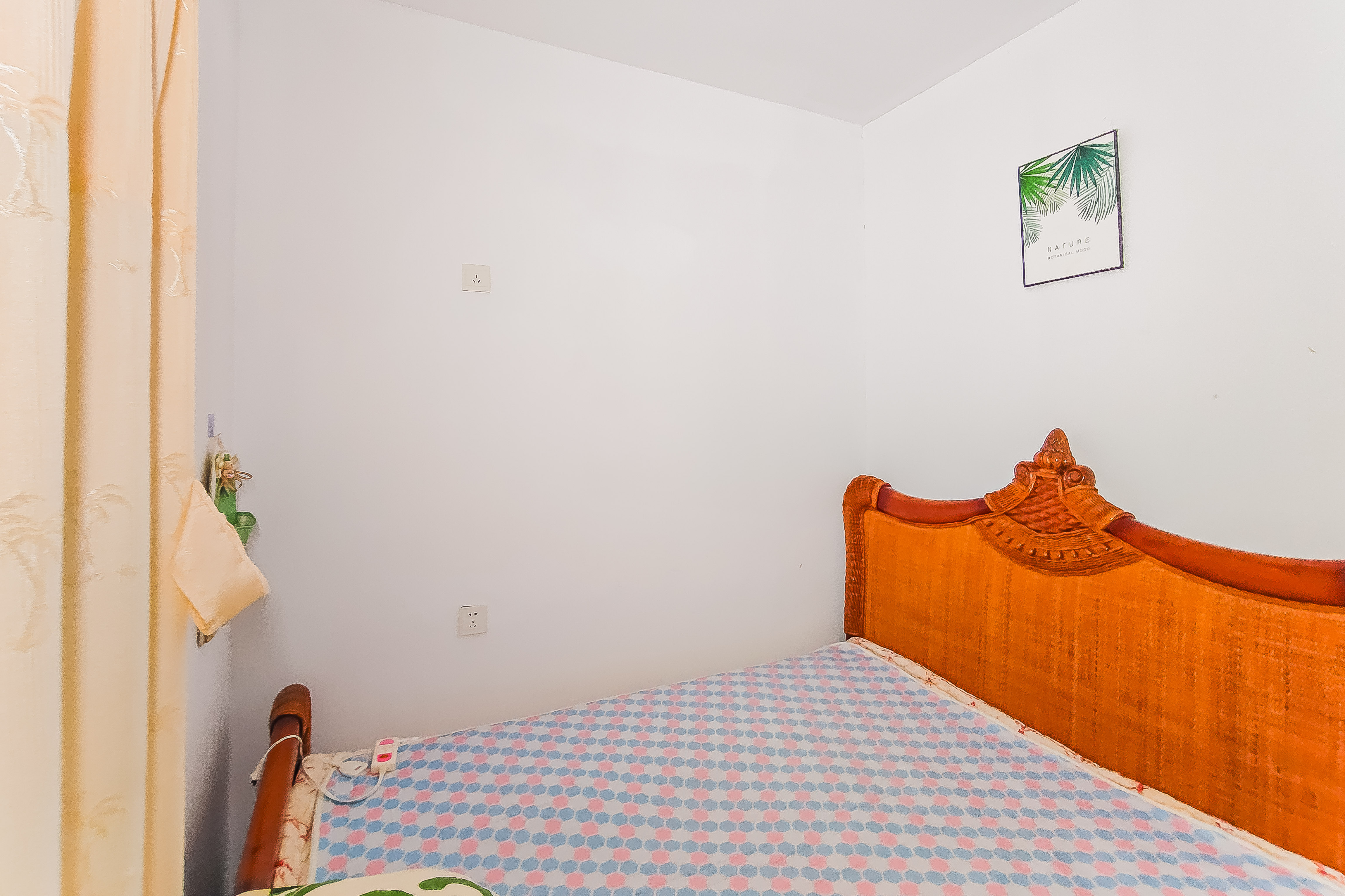 鸿信大厦 4室2厅2卫 245.0万 鸿信大厦 4室2厅2卫 245.0万阳台