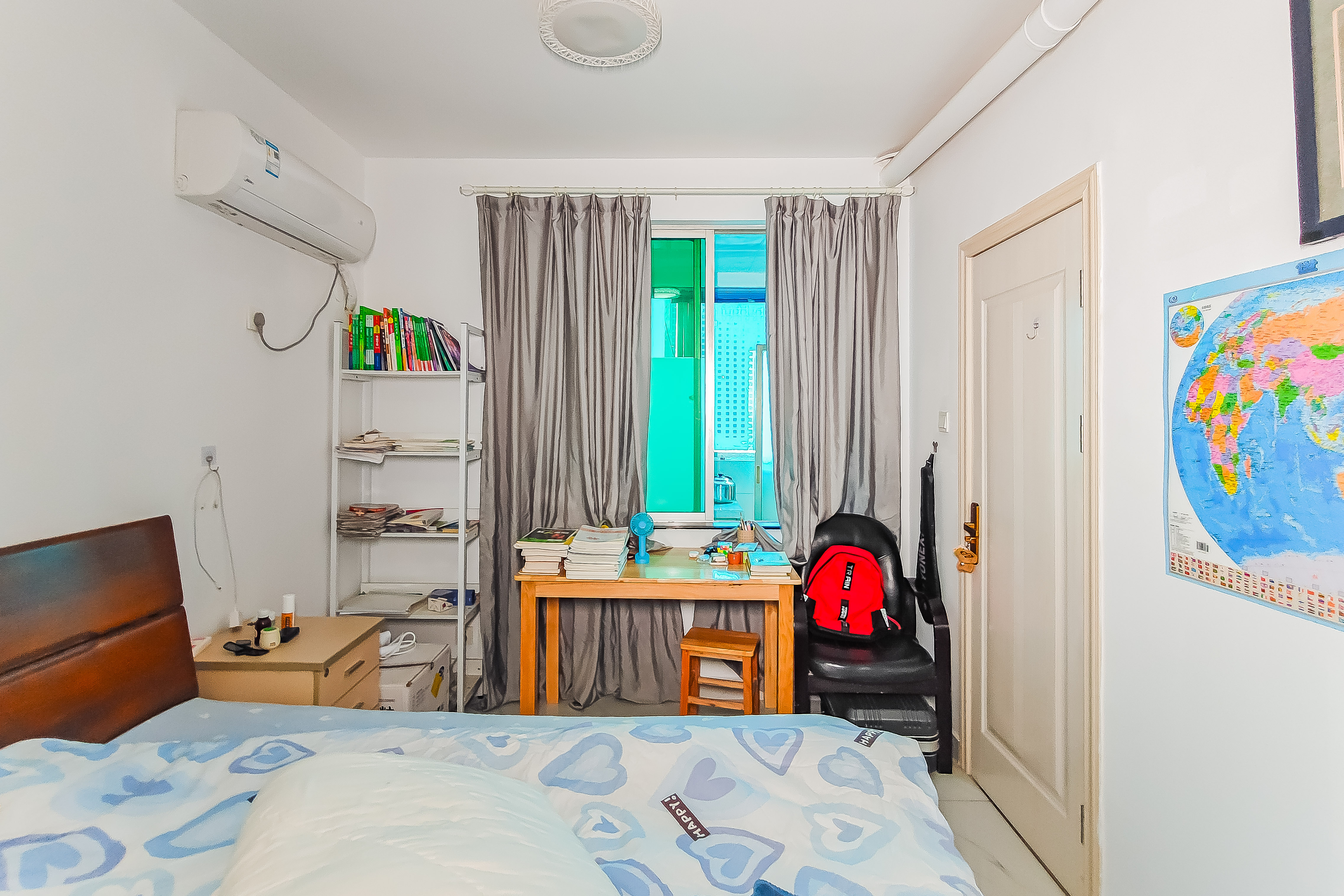 鸿信大厦 4室2厅2卫 245.0万 鸿信大厦 4室2厅2卫 245.0万阳台