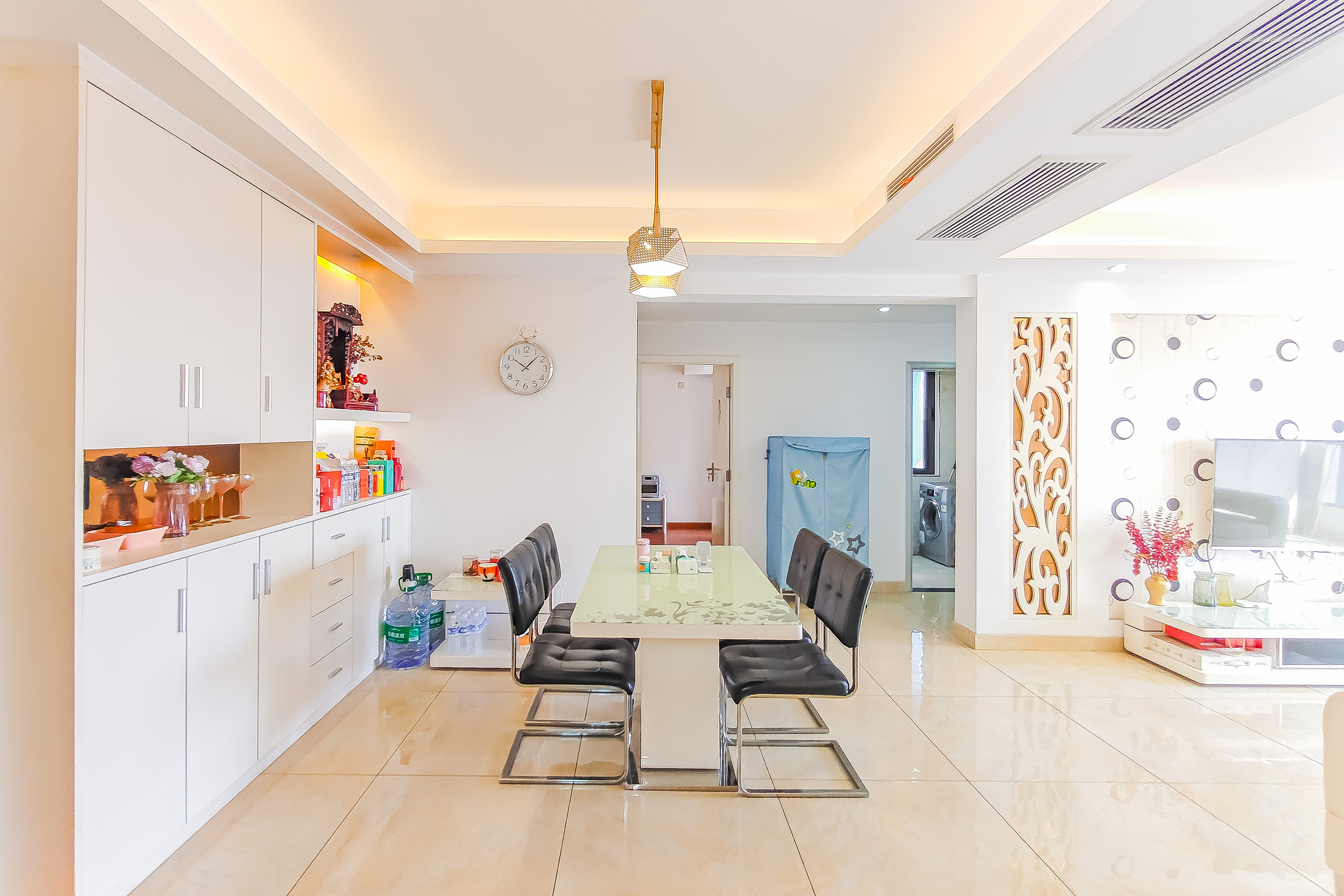 通用时代国际社区  3室2厅2卫    140.0万 通用时代国际社区  3室2厅2卫    140.0万客厅