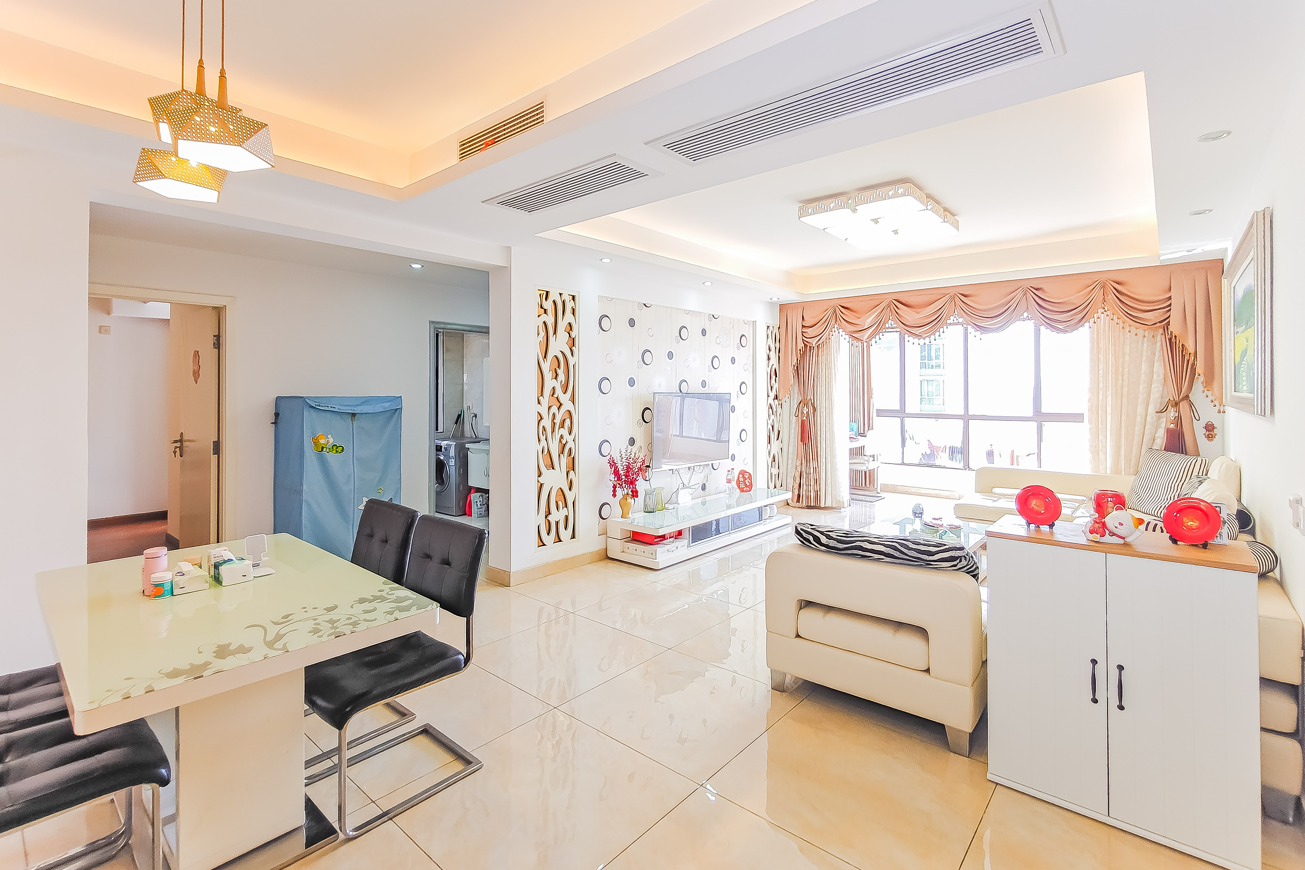 通用时代国际社区  3室2厅2卫    140.0万 通用时代国际社区  3室2厅2卫    140.0万客厅