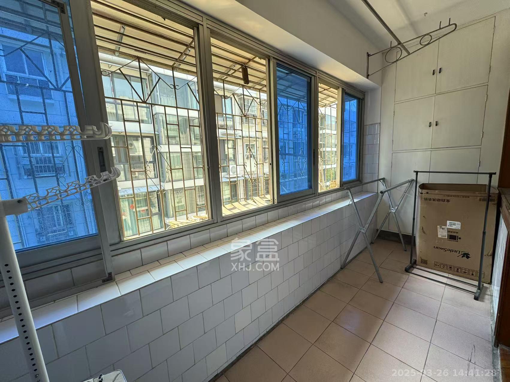 湘农桥社区 3室1厅1卫 2300.0元/月 湘农桥社区 3室1厅1卫 2300.0元/月室内图