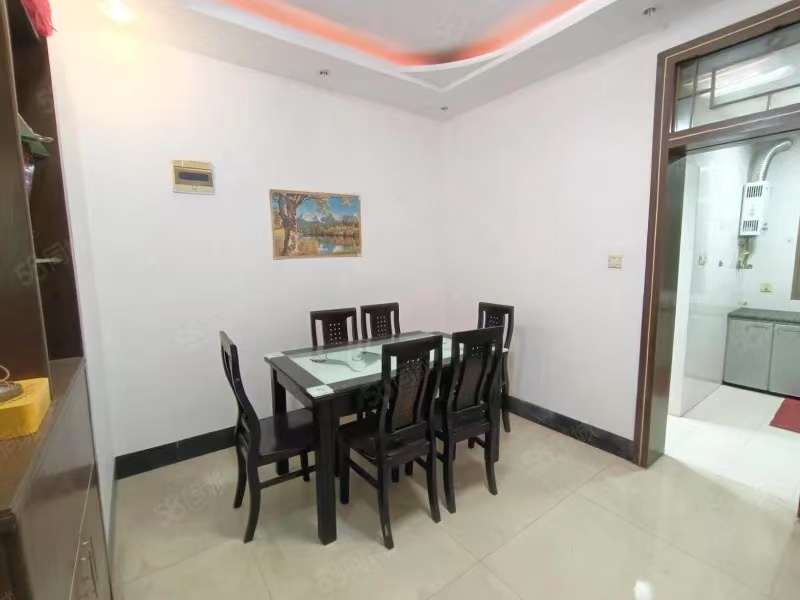 粮贸小区 3室2厅1卫 32.8万 粮贸小区 3室2厅1卫 32.8万客厅