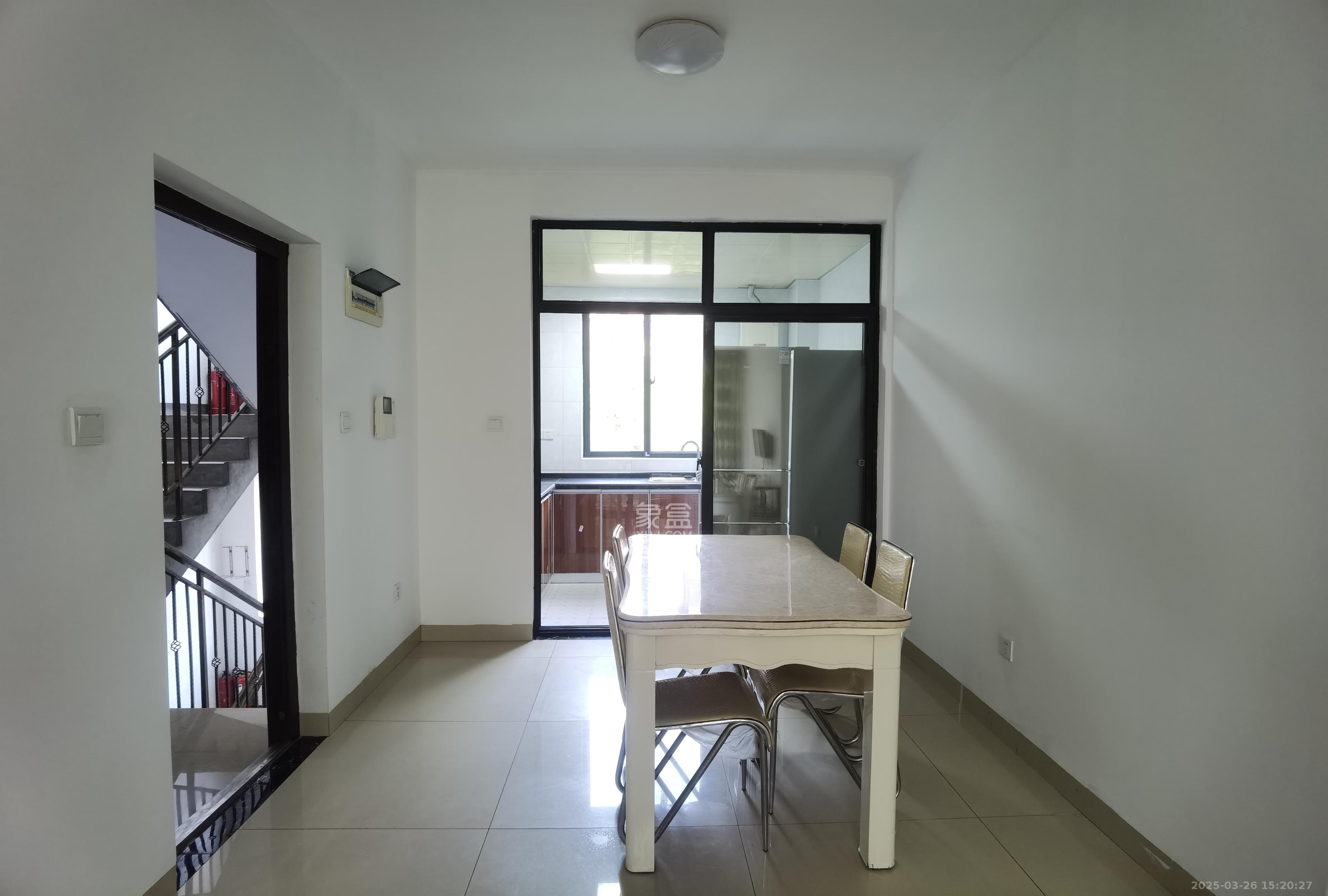 丽景华庭 3室2厅1卫 1600.0元/月 丽景华庭 3室2厅1卫 1600.0元/月室内图