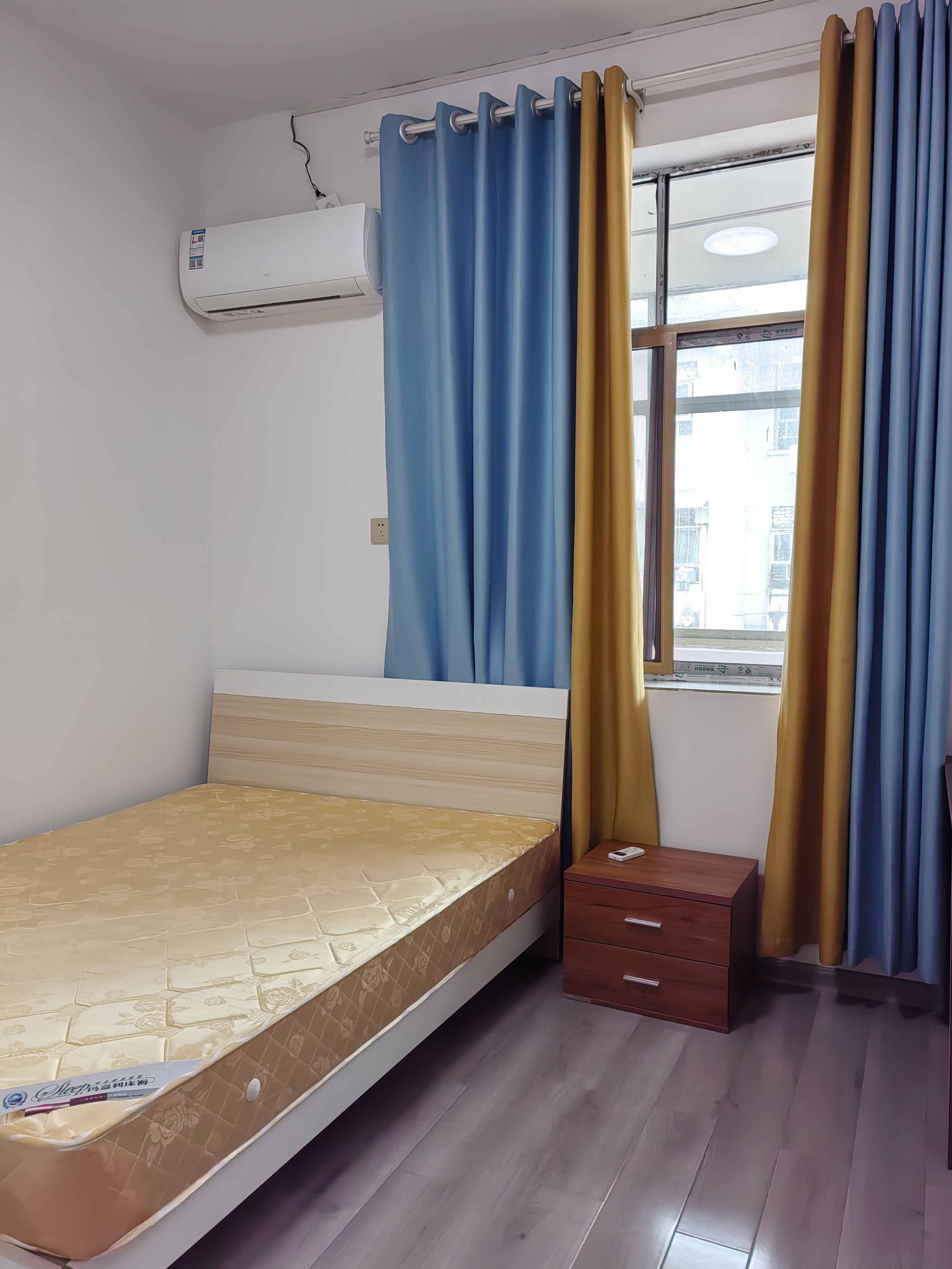 西湖一村 3室2厅1卫 1600.0元/月 西湖一村 3室2厅1卫 1600.0元/月室内图