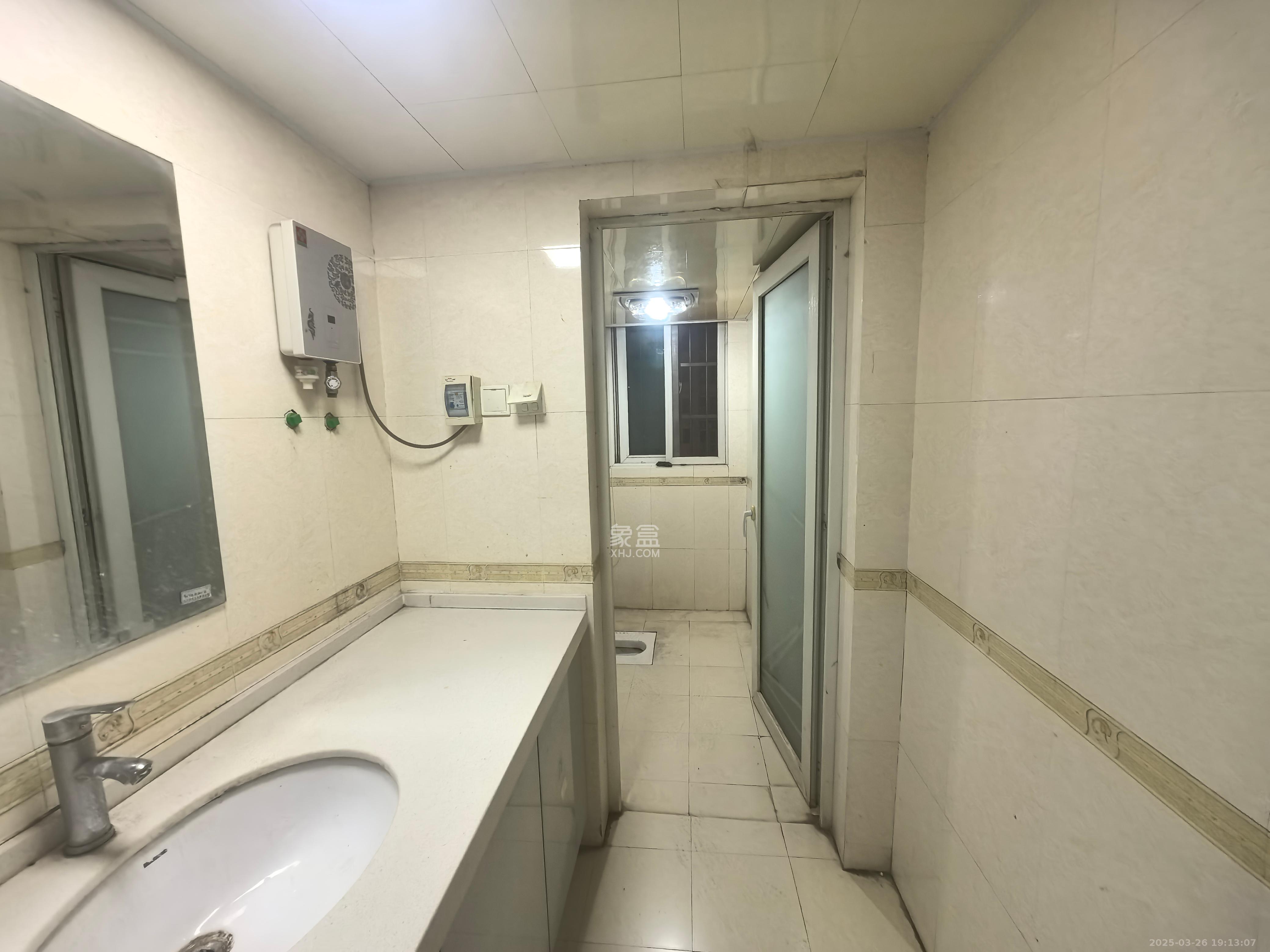 嘉逸名庭  3室2厅2卫   2600.00元/月室内图
