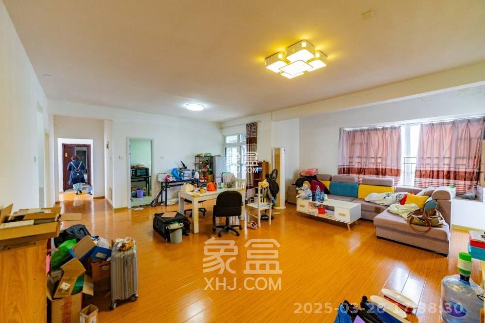 华银天际 5室2厅2卫 2400.0元/月 华银天际 5室2厅2卫 2400.0元/月室内图