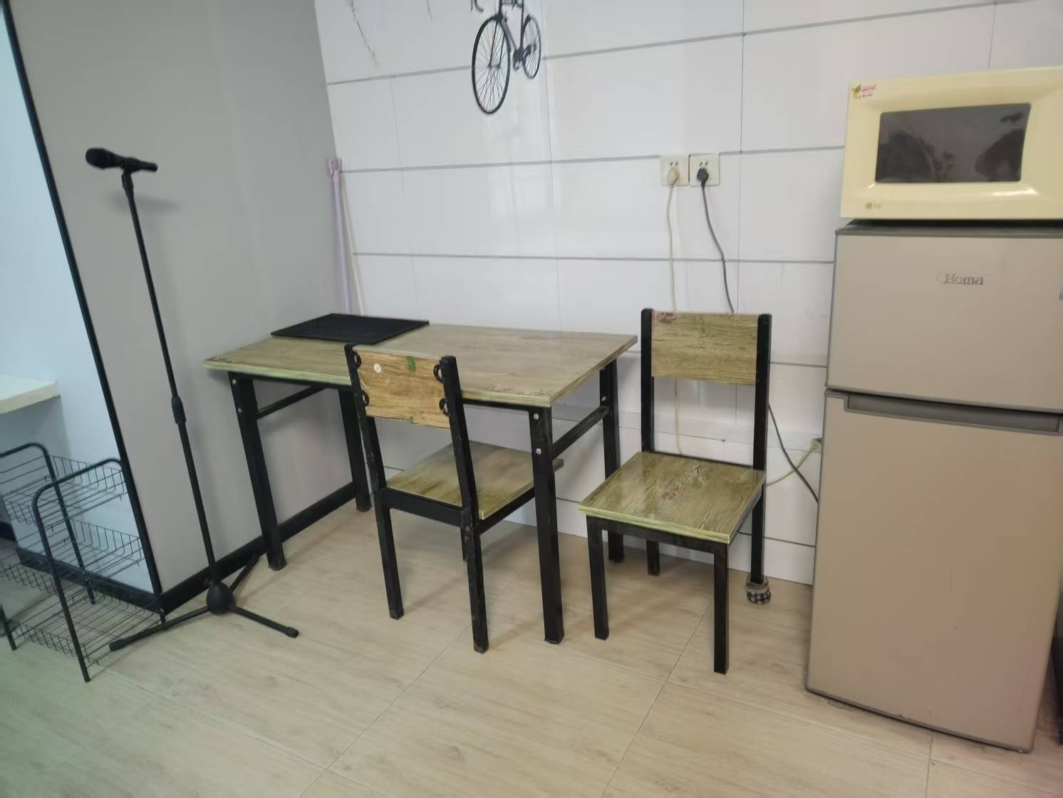 蓝钻公寓 1室1厅1卫 1000.0元/月 蓝钻公寓 1室1厅1卫 1000.0元/月室内图